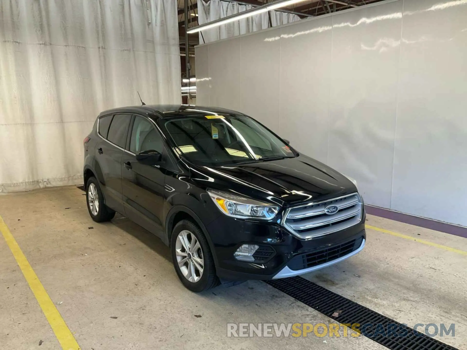 32 Photograph of a damaged car 1FMCU0GD3KUB82343 FORD ESCAPE 2019