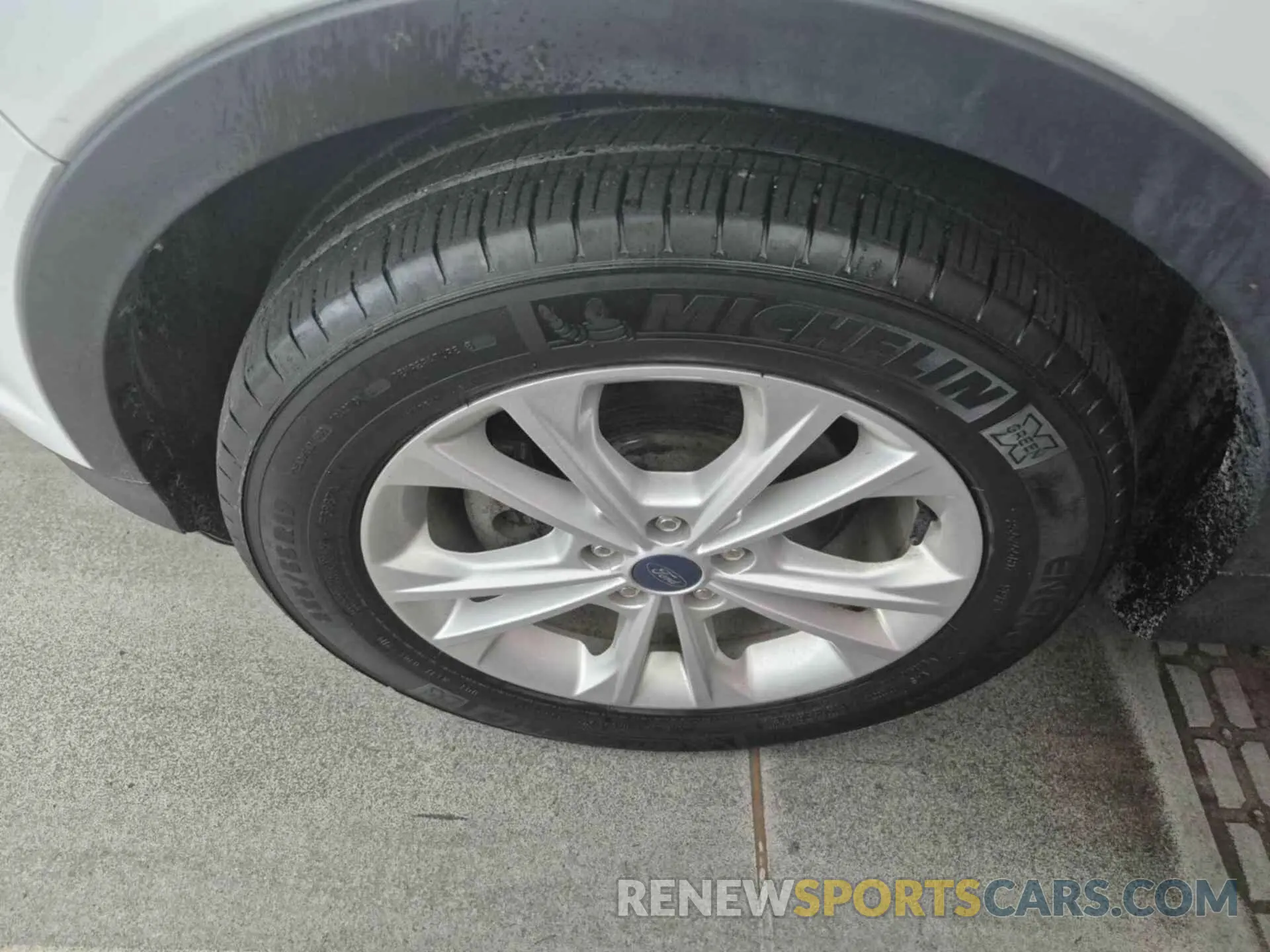 15 Photograph of a damaged car 1FMCU0GD3KUC36997 FORD ESCAPE 2019