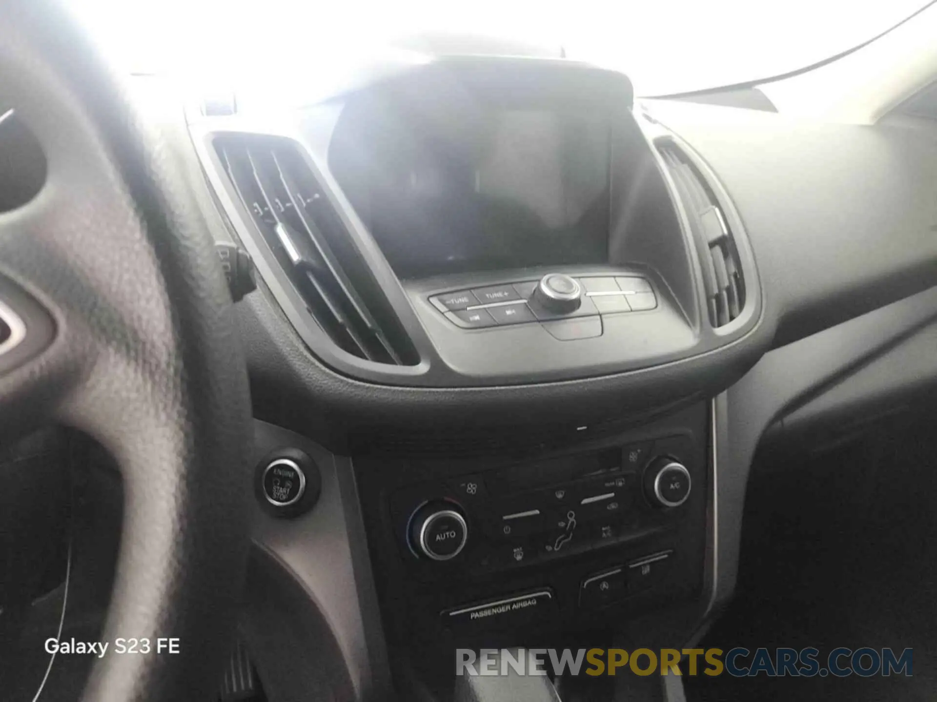 21 Photograph of a damaged car 1FMCU0GD3KUC36997 FORD ESCAPE 2019
