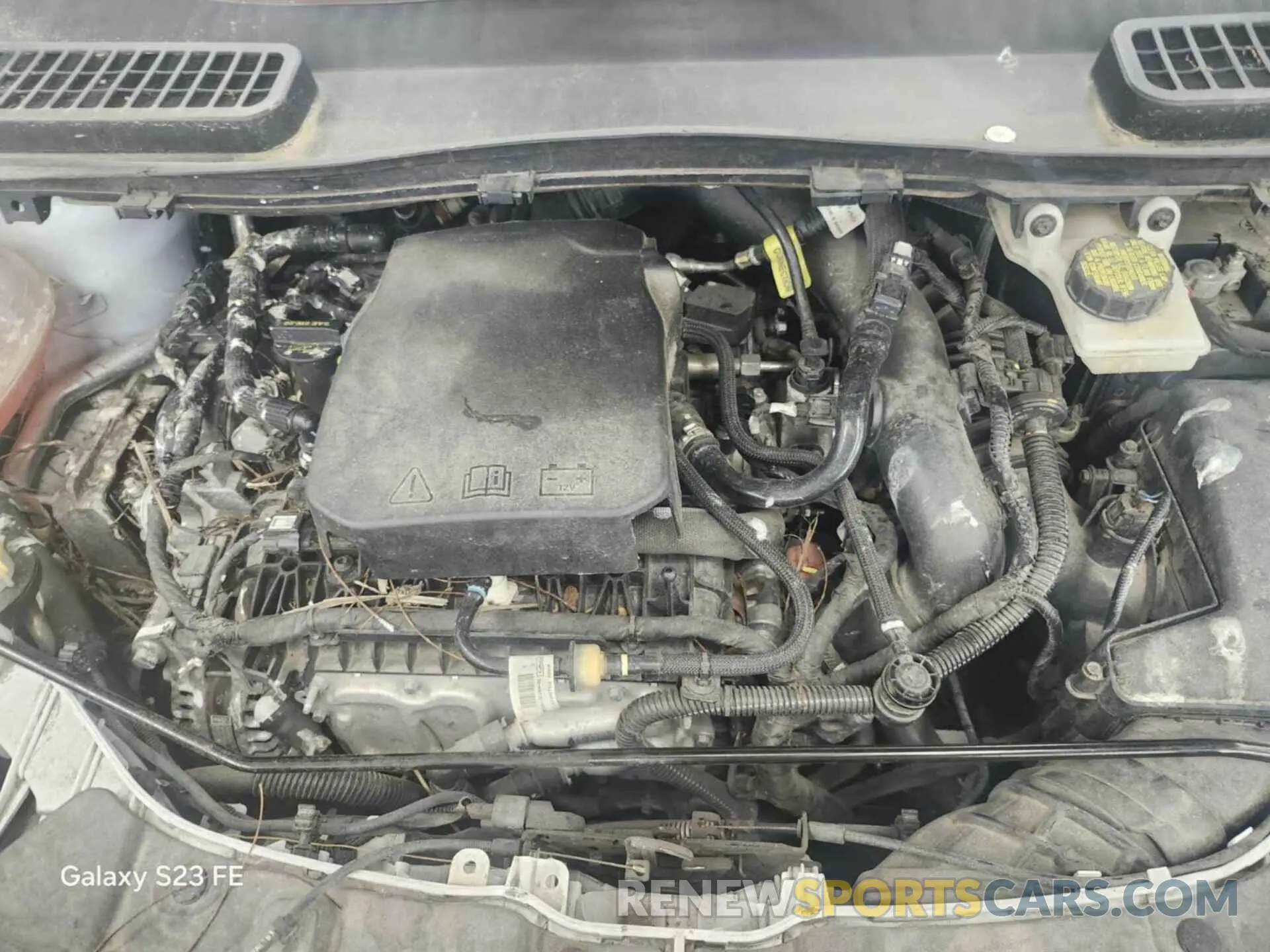 4 Photograph of a damaged car 1FMCU0GD3KUC36997 FORD ESCAPE 2019