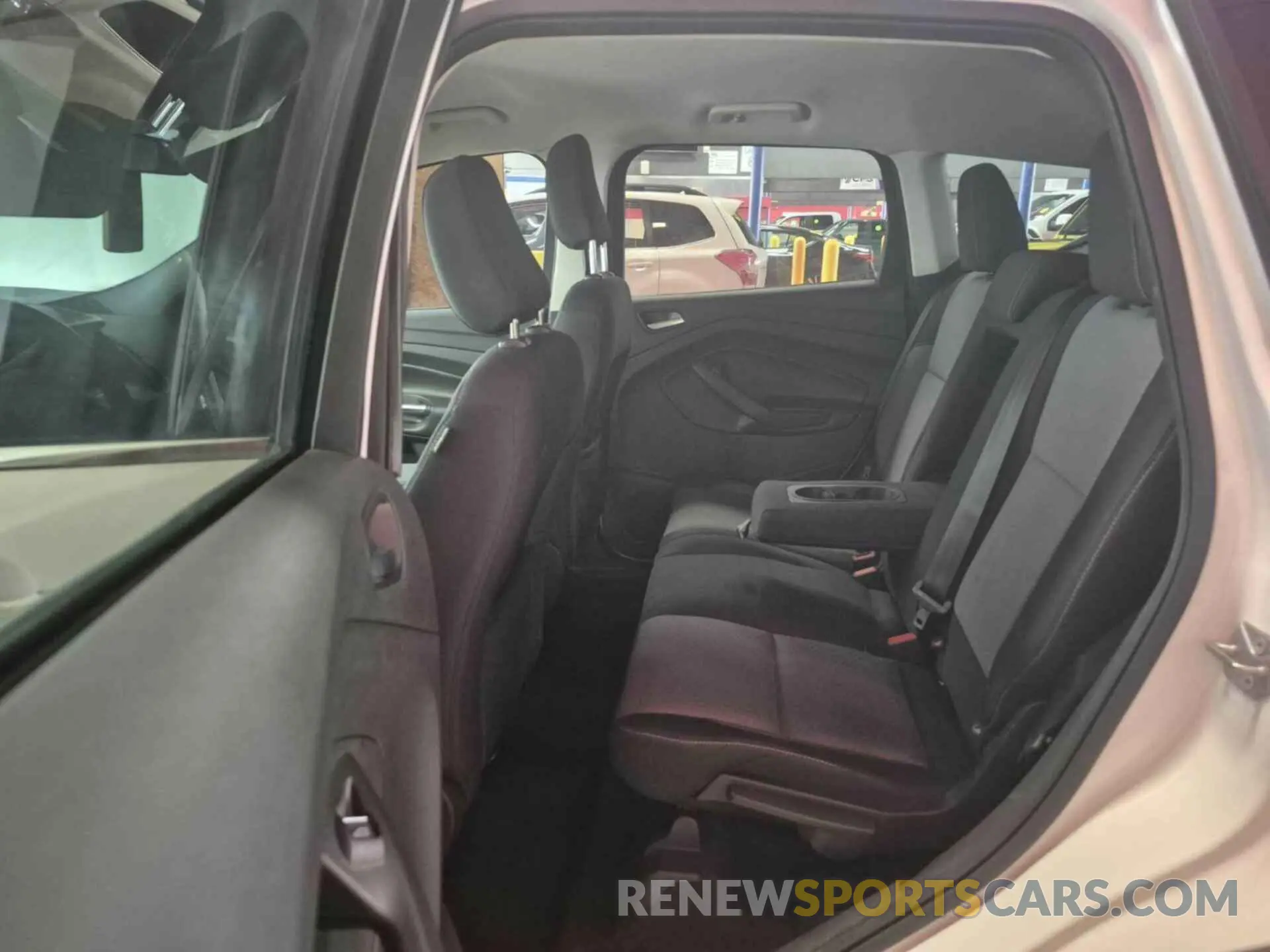 8 Photograph of a damaged car 1FMCU0GD3KUC36997 FORD ESCAPE 2019