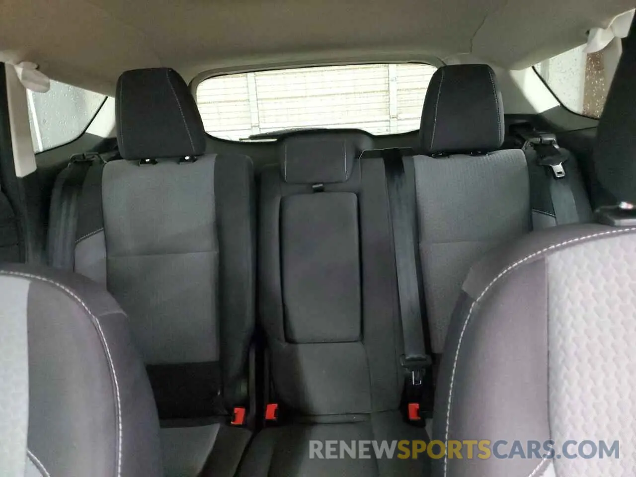 10 Photograph of a damaged car 1FMCU0GD4KUA01511 FORD ESCAPE 2019