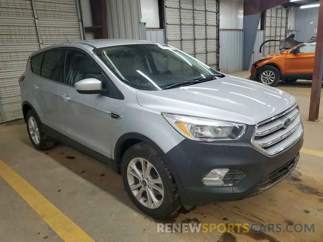4 Photograph of a damaged car 1FMCU0GD4KUA01511 FORD ESCAPE 2019