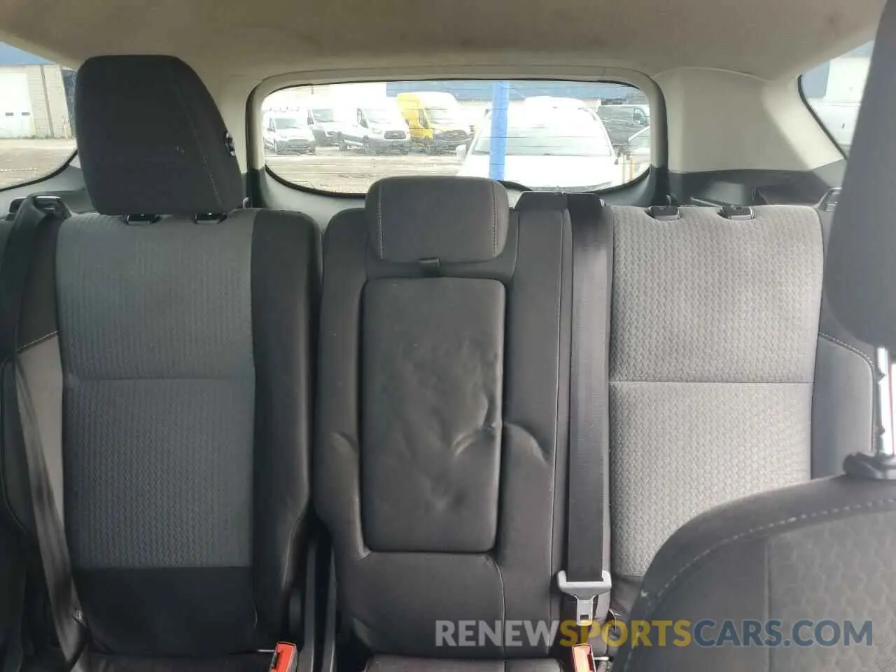 10 Photograph of a damaged car 1FMCU0GD4KUA13433 FORD ESCAPE 2019