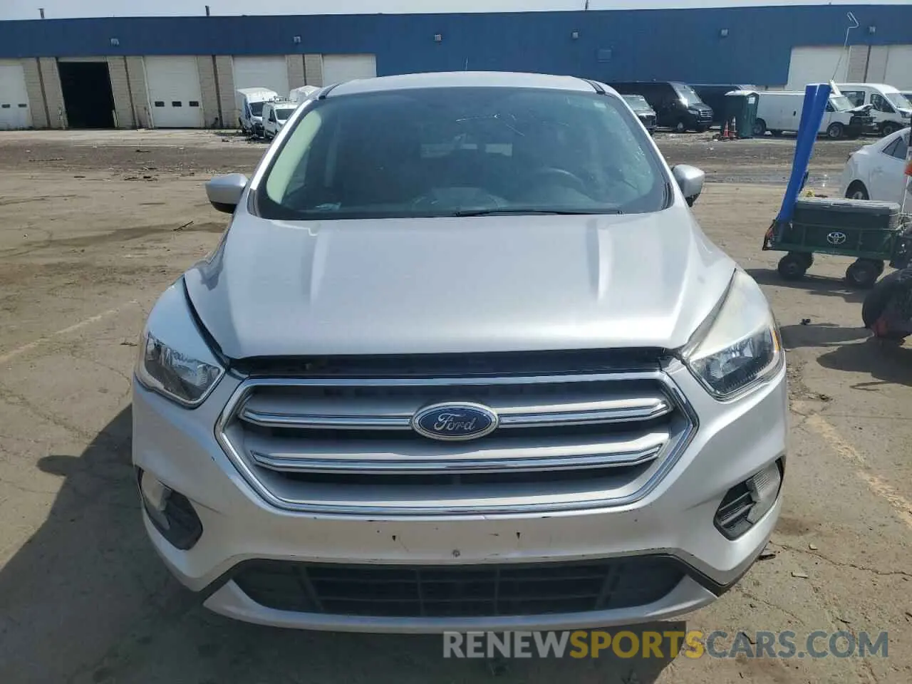 5 Photograph of a damaged car 1FMCU0GD4KUA13433 FORD ESCAPE 2019