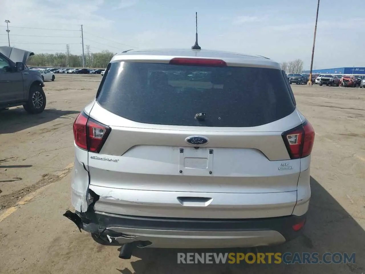 6 Photograph of a damaged car 1FMCU0GD4KUA13433 FORD ESCAPE 2019