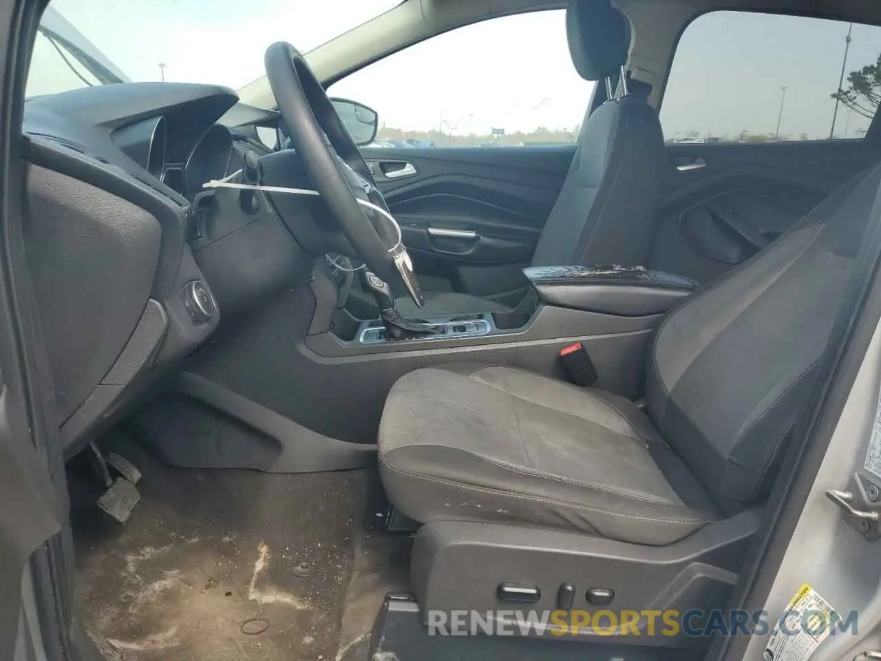 7 Photograph of a damaged car 1FMCU0GD4KUA13433 FORD ESCAPE 2019