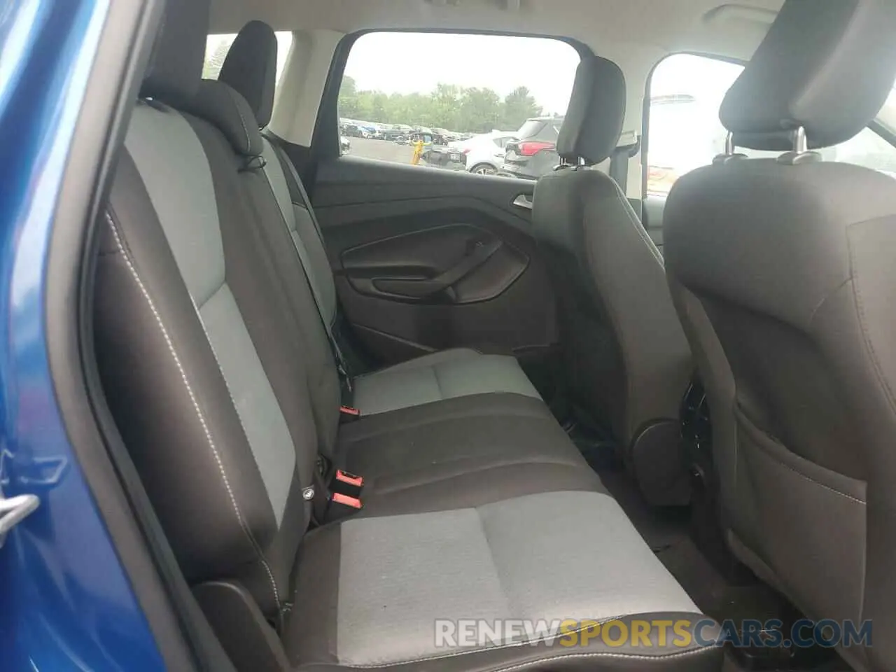 10 Photograph of a damaged car 1FMCU0GD4KUA25386 FORD ESCAPE 2019