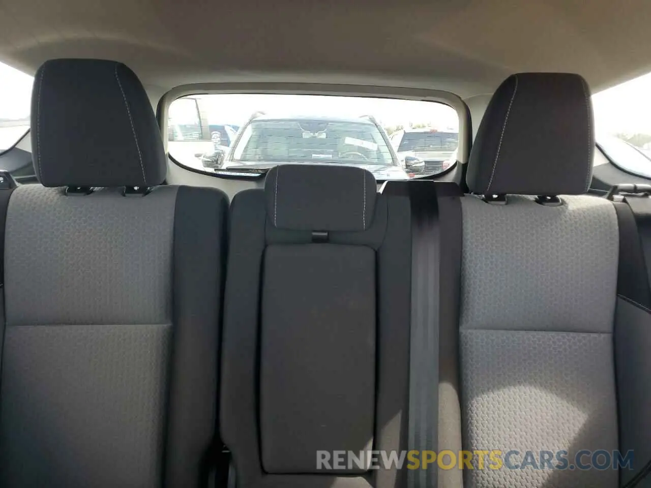 10 Photograph of a damaged car 1FMCU0GD4KUA33794 FORD ESCAPE 2019