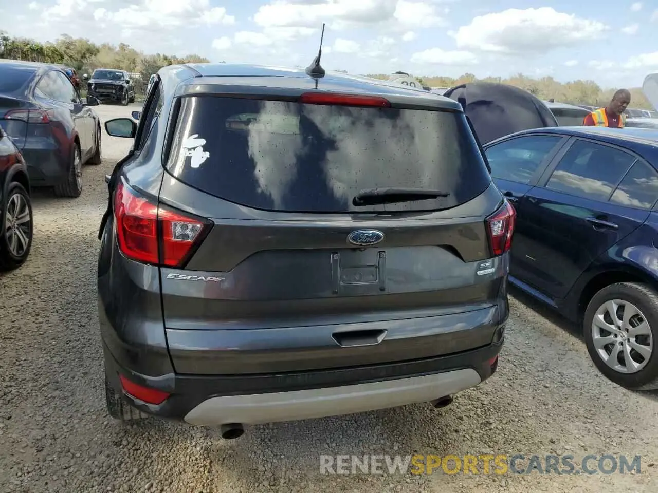 6 Photograph of a damaged car 1FMCU0GD4KUA33794 FORD ESCAPE 2019