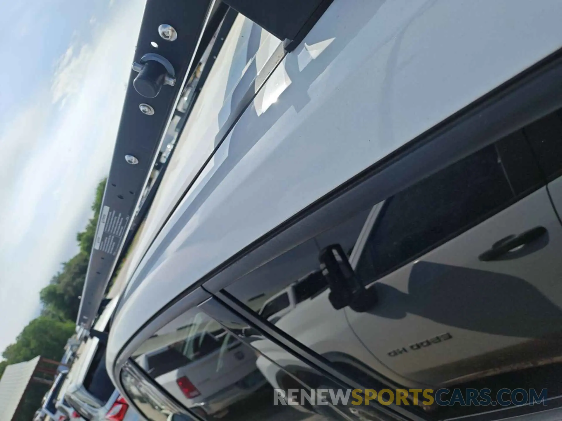 18 Photograph of a damaged car 1FMCU0GD4KUA34072 FORD ESCAPE 2019
