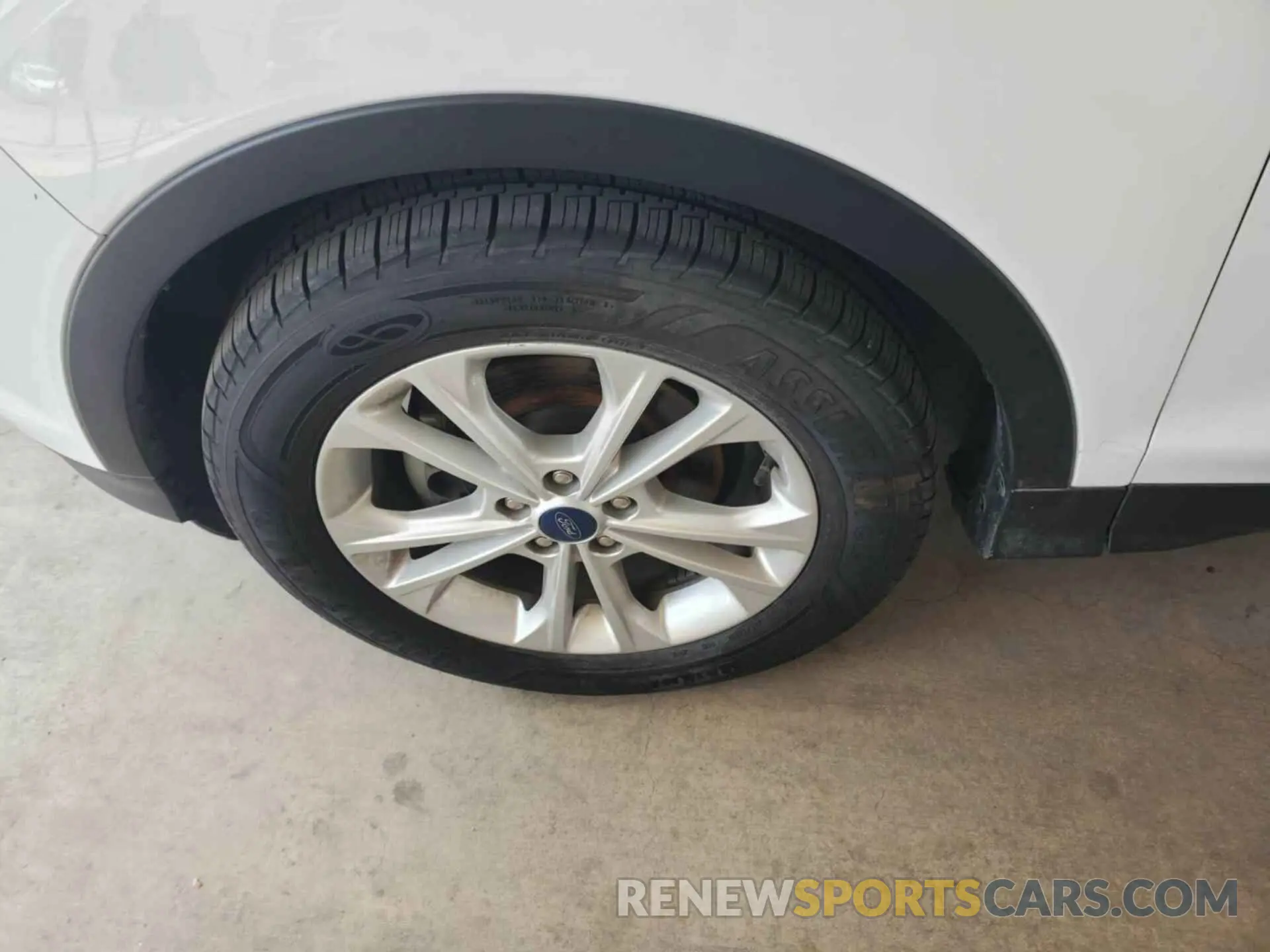 27 Photograph of a damaged car 1FMCU0GD4KUA34072 FORD ESCAPE 2019