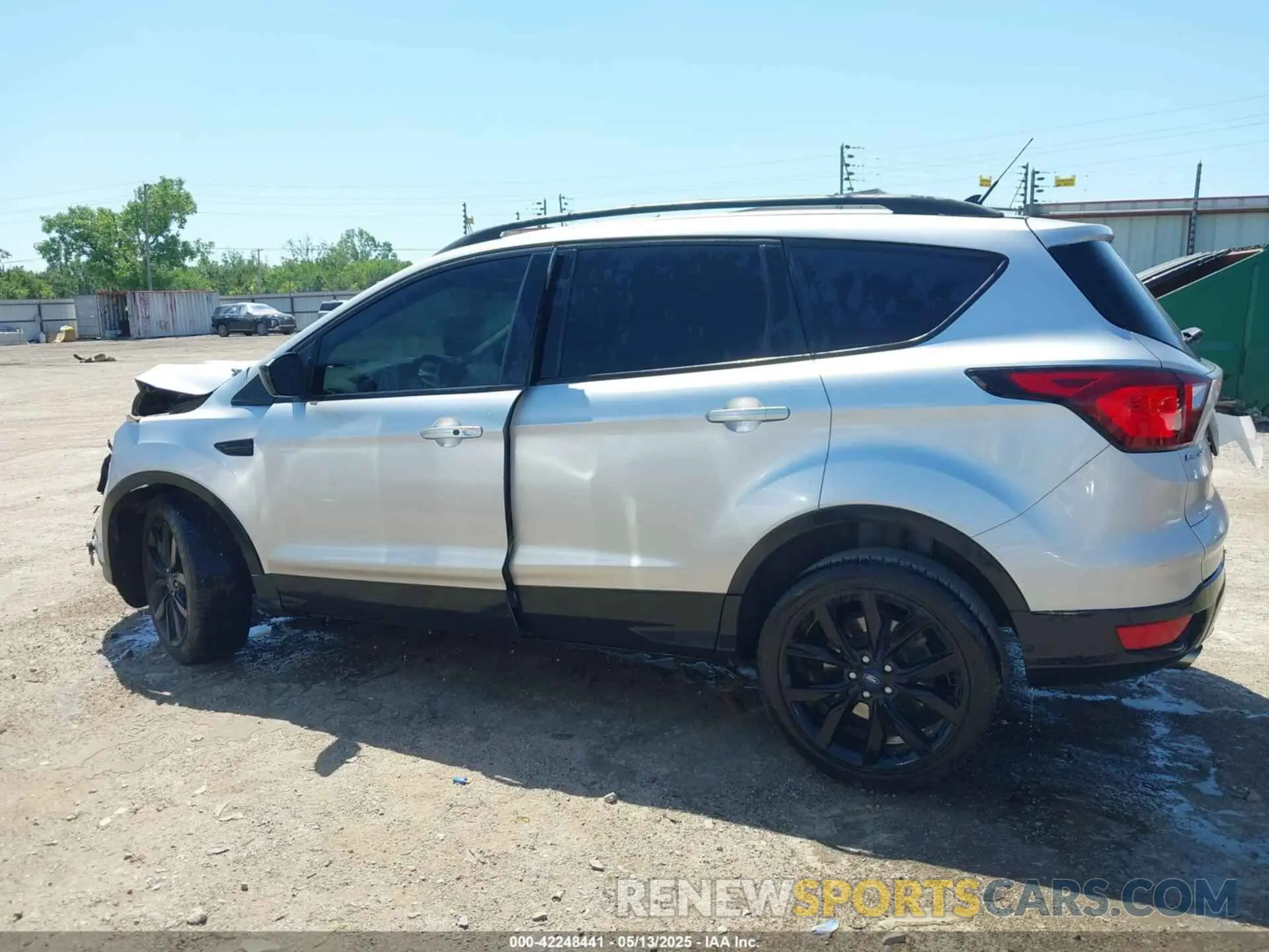 15 Photograph of a damaged car 1FMCU0GD4KUA41314 FORD ESCAPE 2019