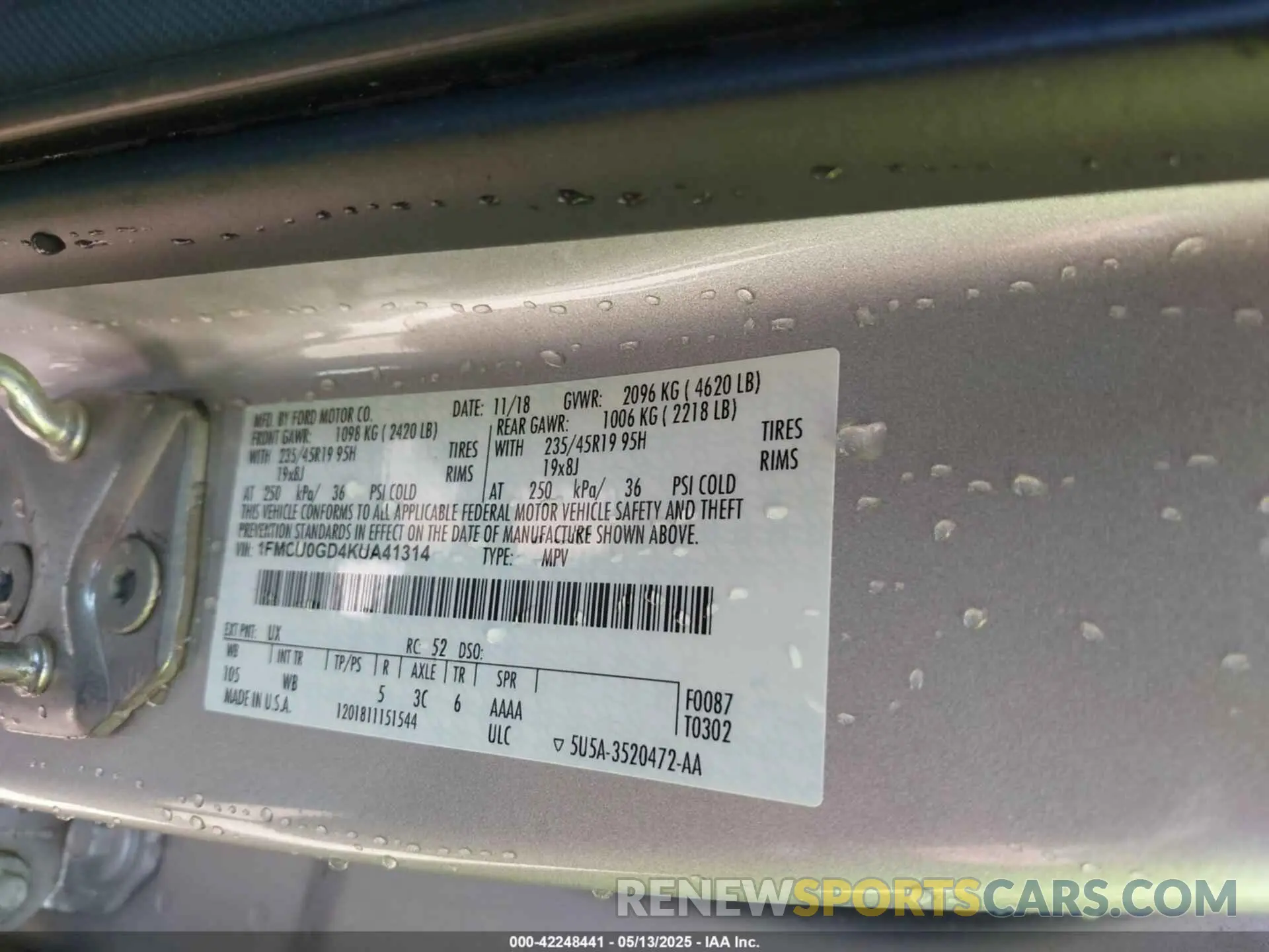 9 Photograph of a damaged car 1FMCU0GD4KUA41314 FORD ESCAPE 2019