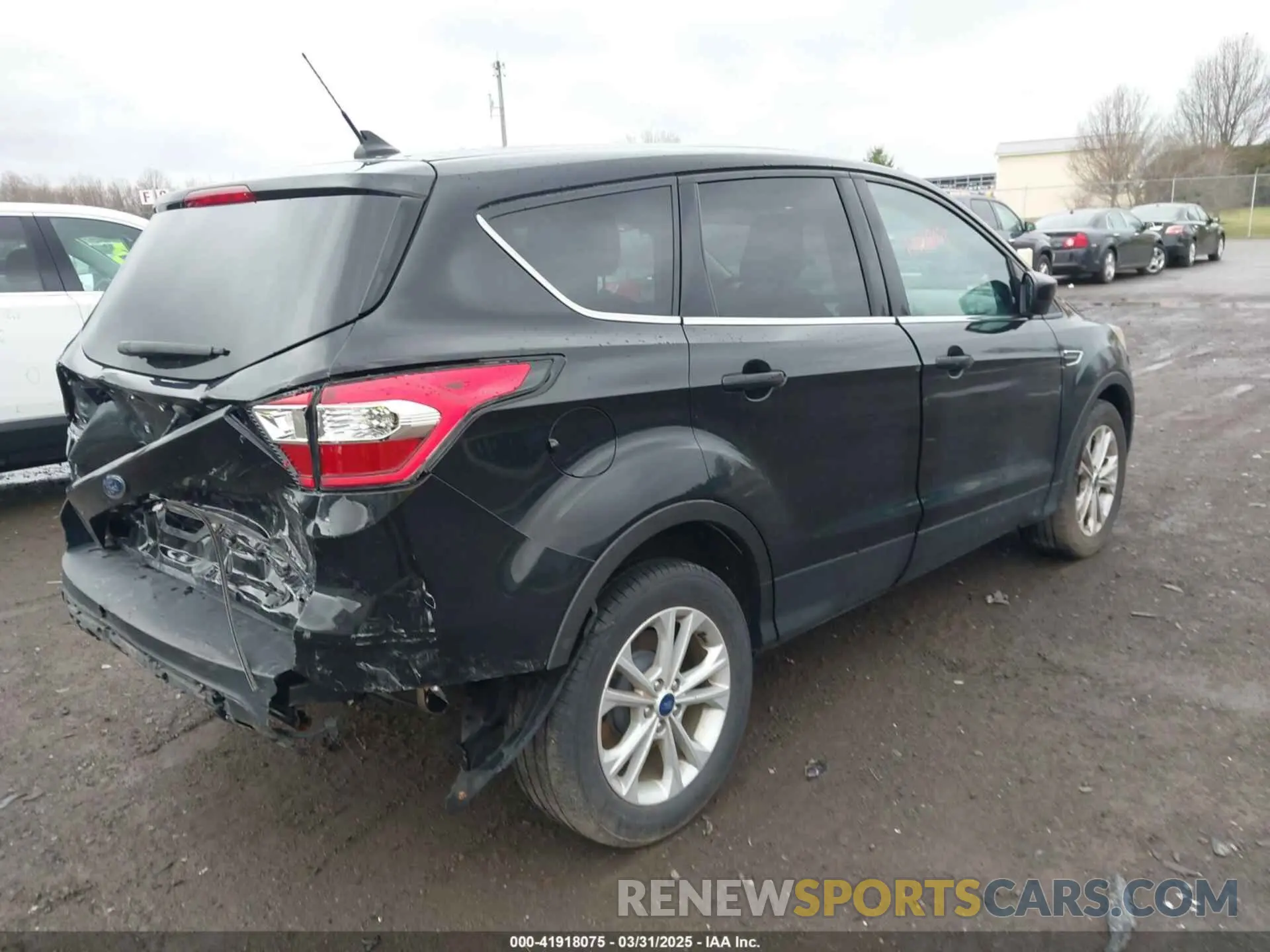 4 Photograph of a damaged car 1FMCU0GD4KUA60347 FORD ESCAPE 2019
