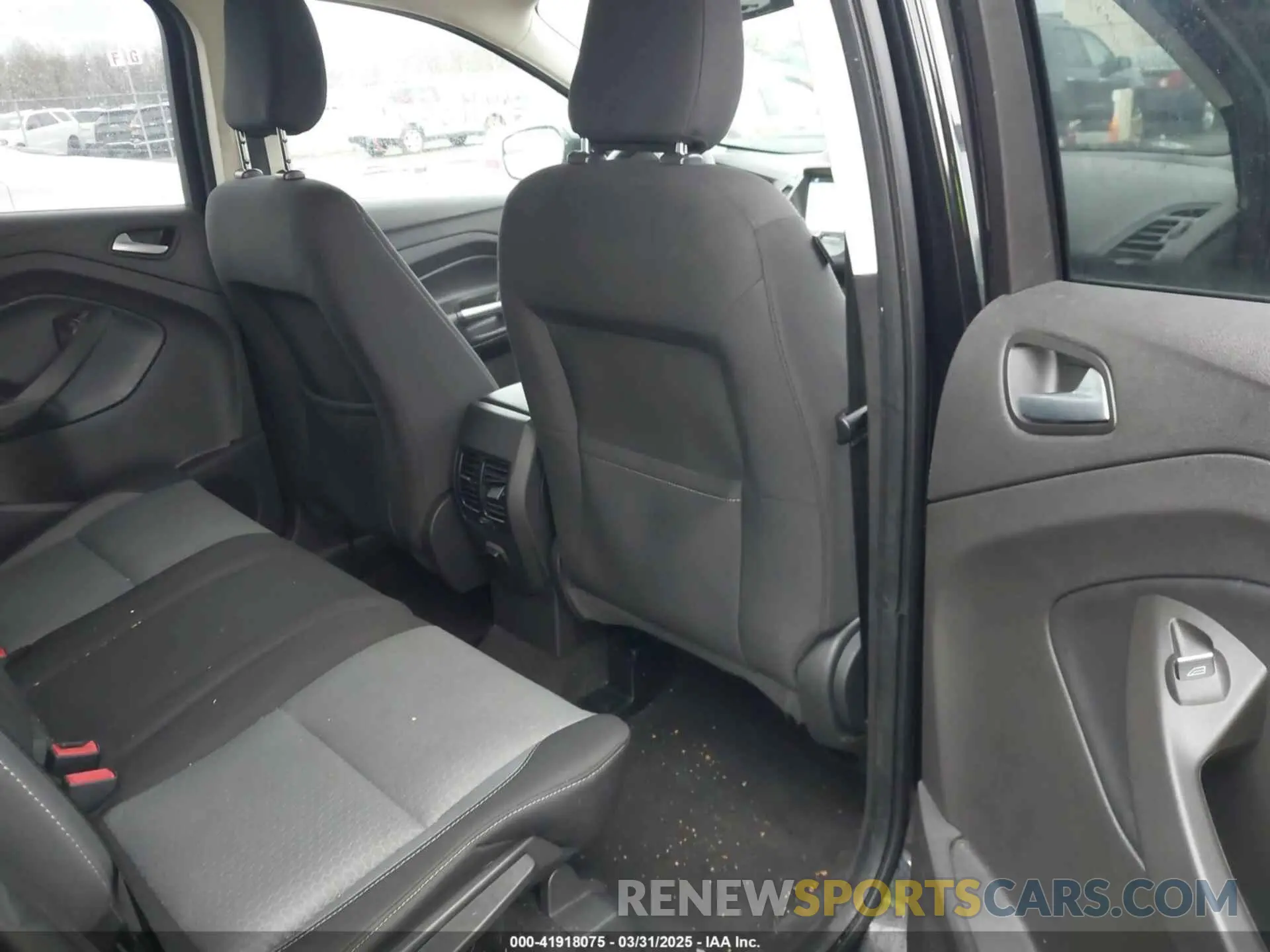 8 Photograph of a damaged car 1FMCU0GD4KUA60347 FORD ESCAPE 2019