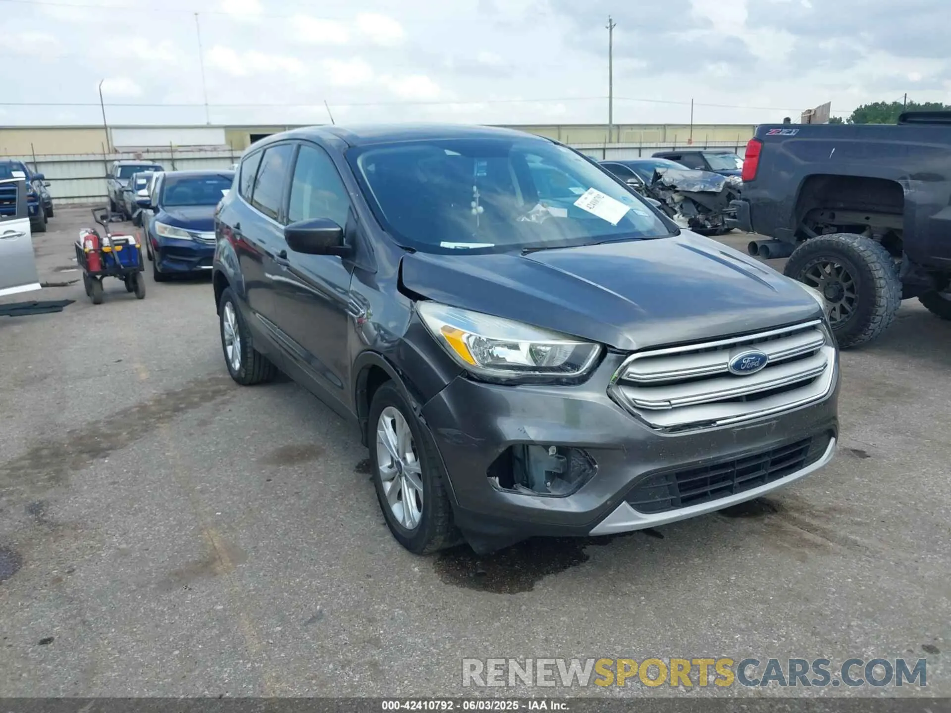 1 Photograph of a damaged car 1FMCU0GD4KUA64947 FORD ESCAPE 2019