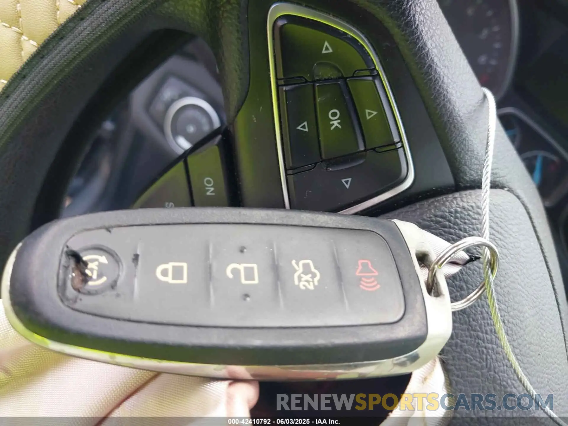 11 Photograph of a damaged car 1FMCU0GD4KUA64947 FORD ESCAPE 2019