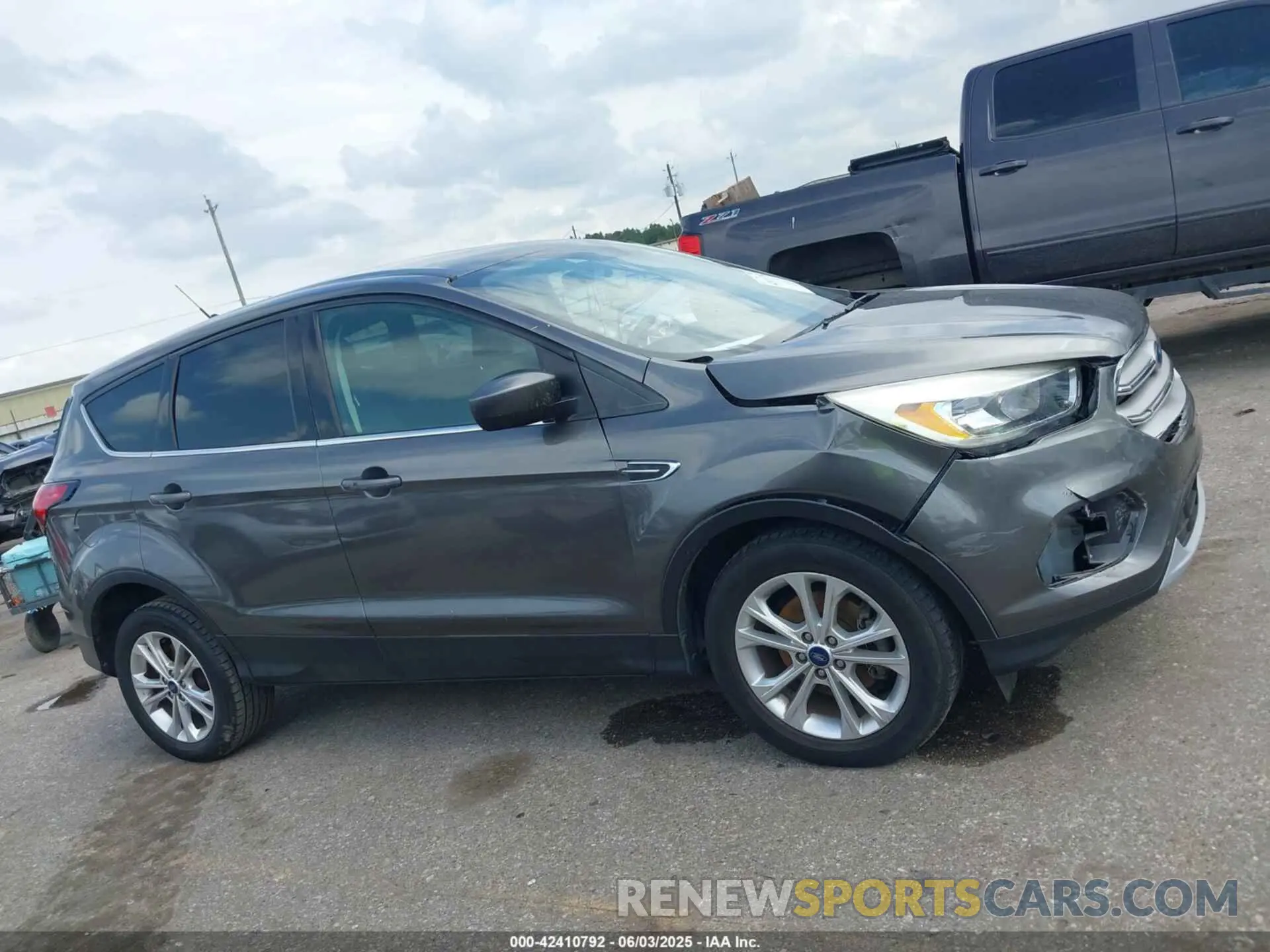 13 Photograph of a damaged car 1FMCU0GD4KUA64947 FORD ESCAPE 2019