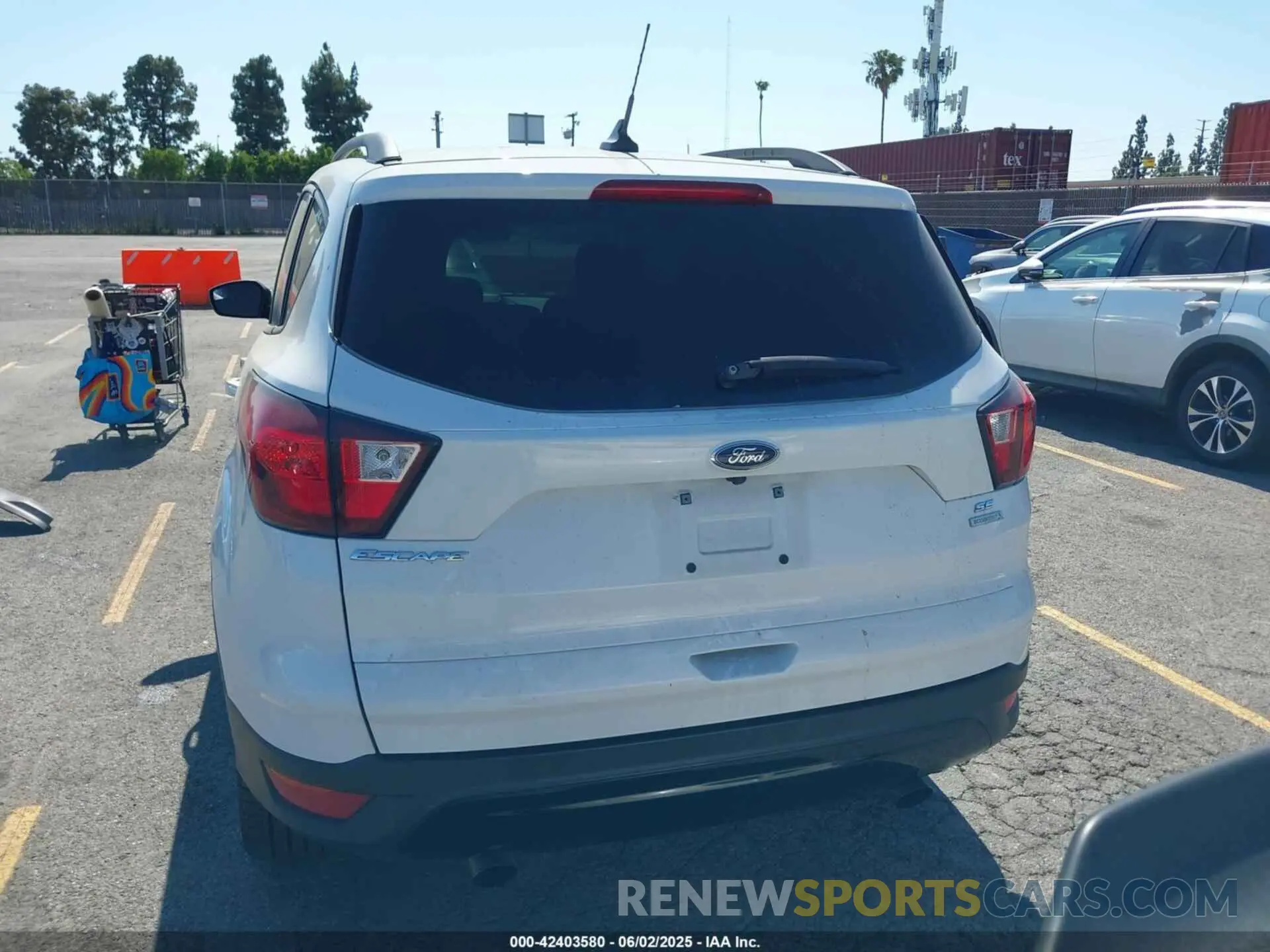 17 Photograph of a damaged car 1FMCU0GD4KUA80209 FORD ESCAPE 2019
