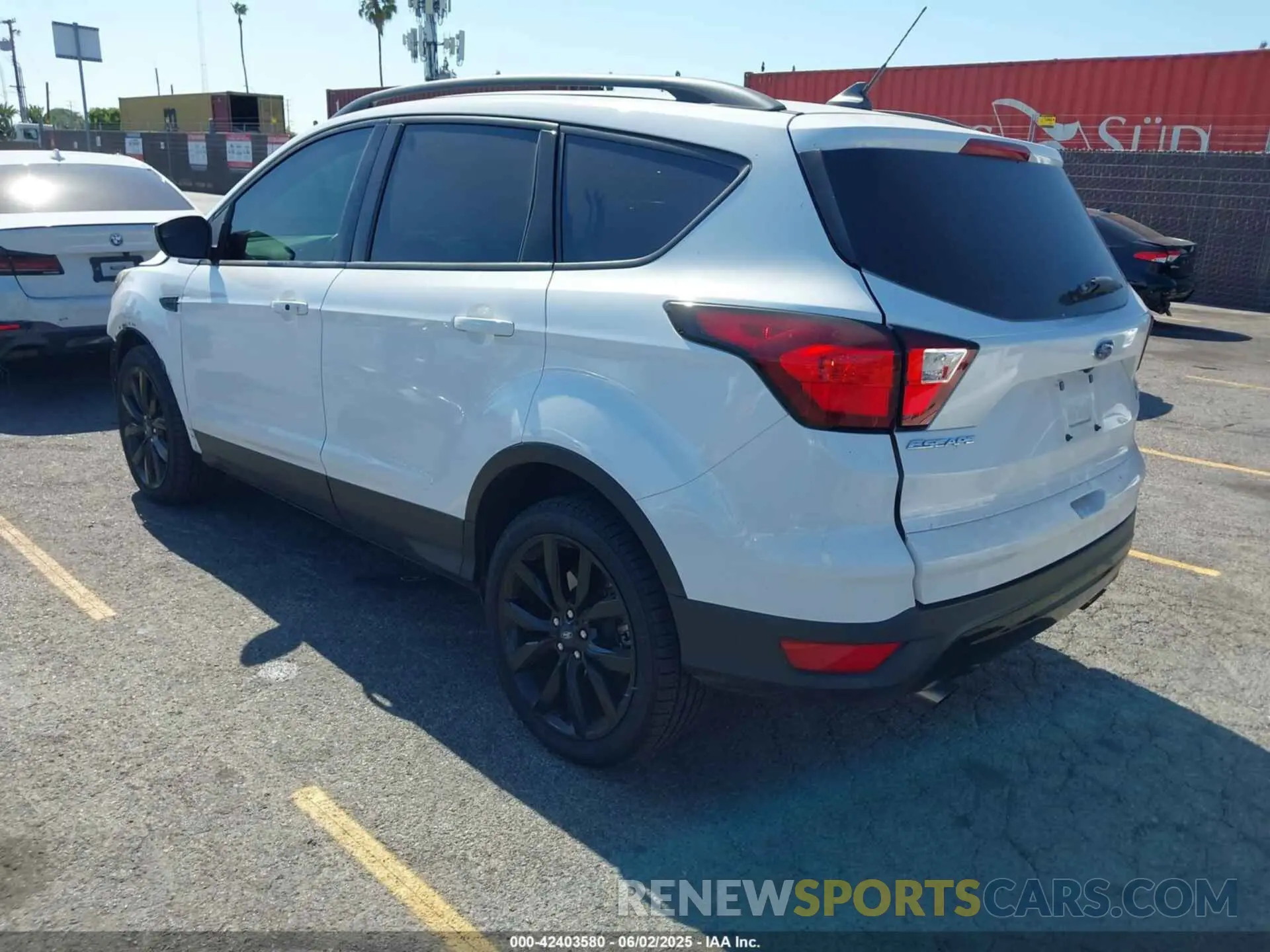 3 Photograph of a damaged car 1FMCU0GD4KUA80209 FORD ESCAPE 2019