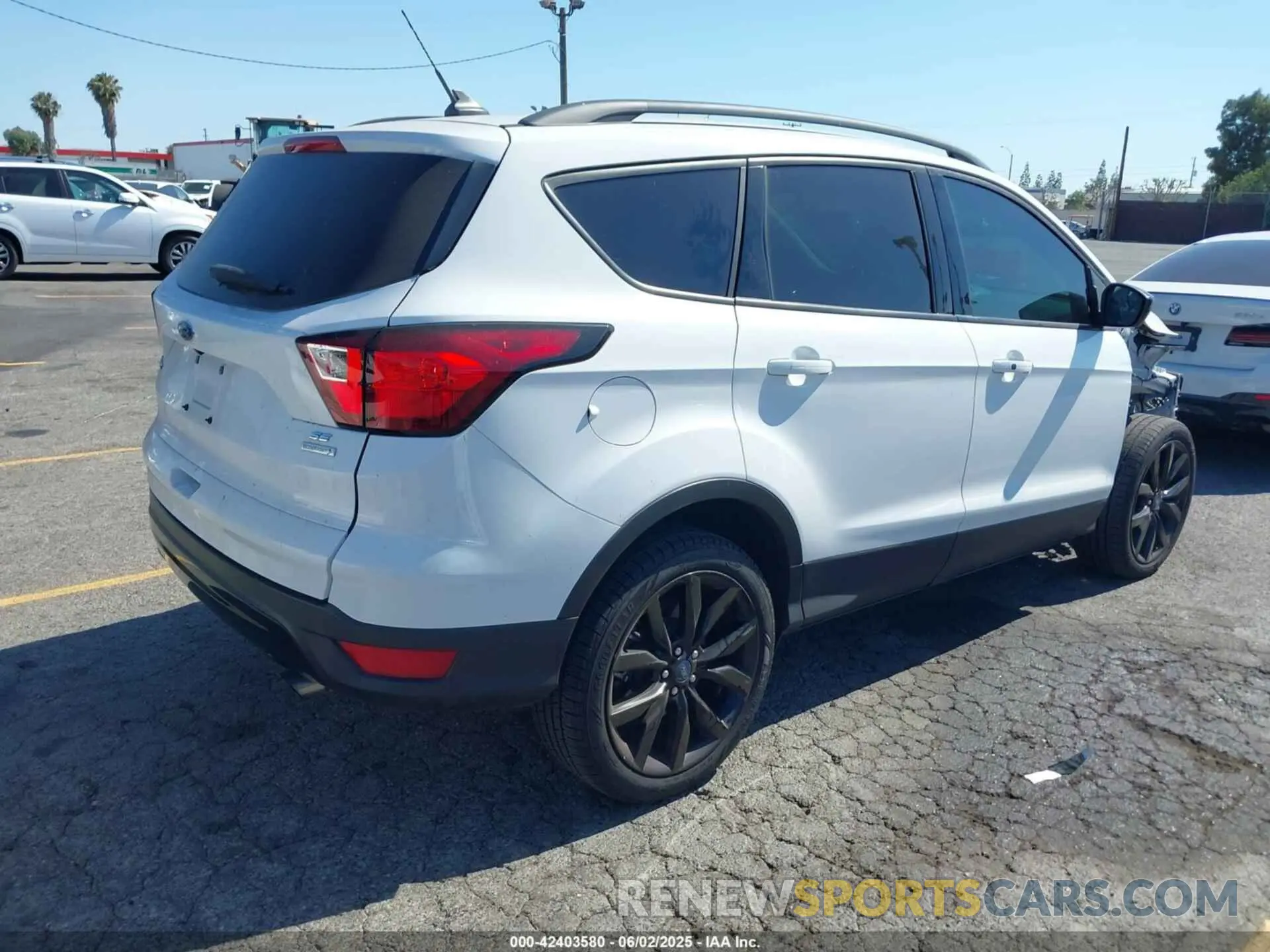 4 Photograph of a damaged car 1FMCU0GD4KUA80209 FORD ESCAPE 2019