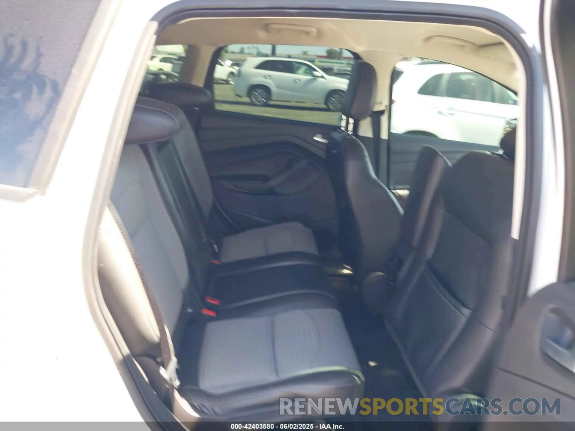 8 Photograph of a damaged car 1FMCU0GD4KUA80209 FORD ESCAPE 2019