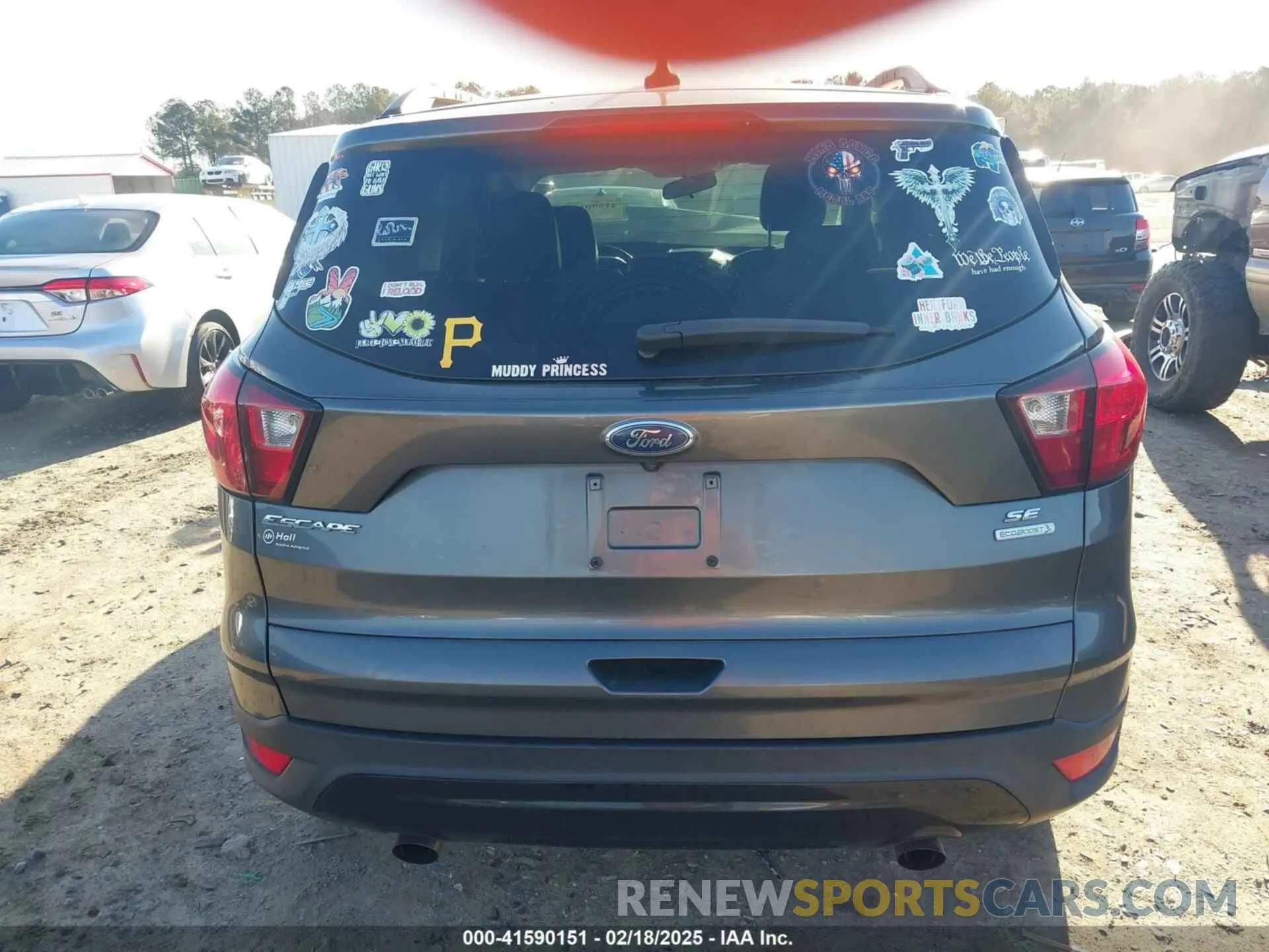 17 Photograph of a damaged car 1FMCU0GD4KUA91551 FORD ESCAPE 2019