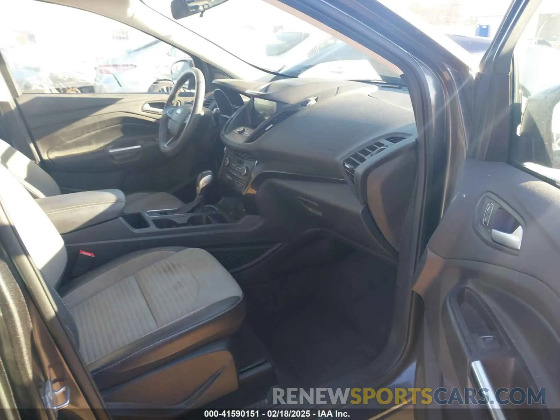 5 Photograph of a damaged car 1FMCU0GD4KUA91551 FORD ESCAPE 2019