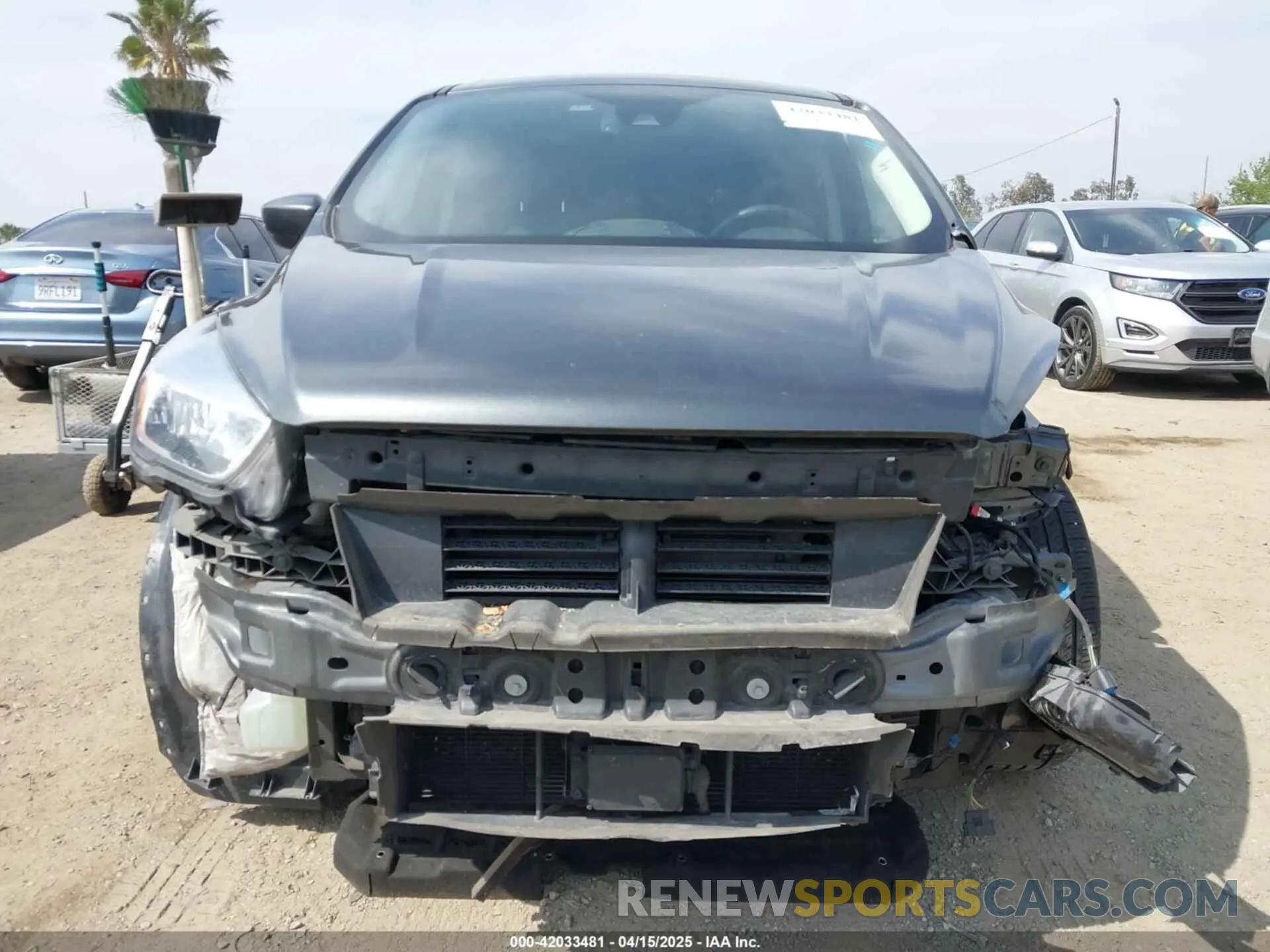 13 Photograph of a damaged car 1FMCU0GD4KUB05626 FORD ESCAPE 2019