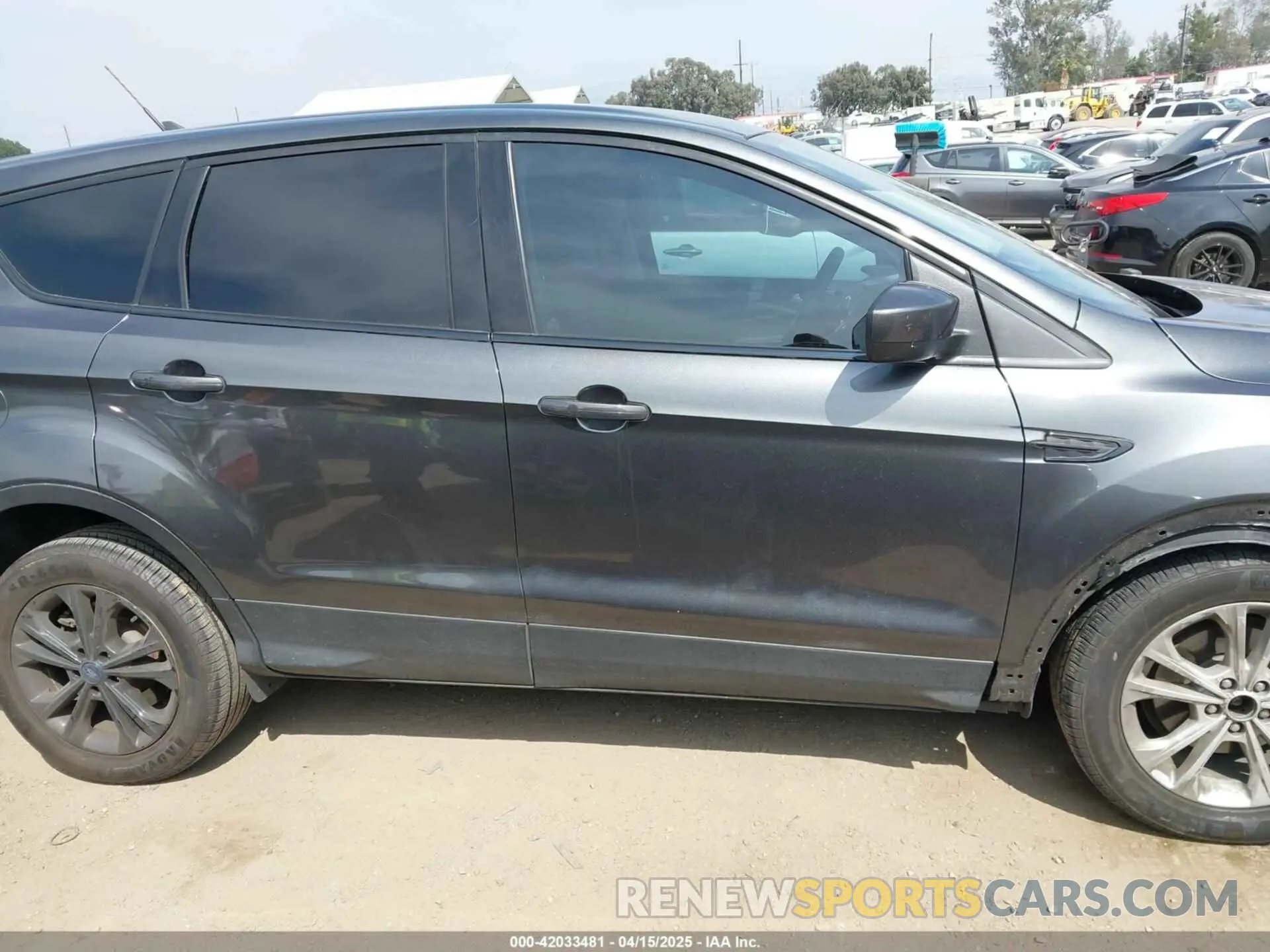 14 Photograph of a damaged car 1FMCU0GD4KUB05626 FORD ESCAPE 2019
