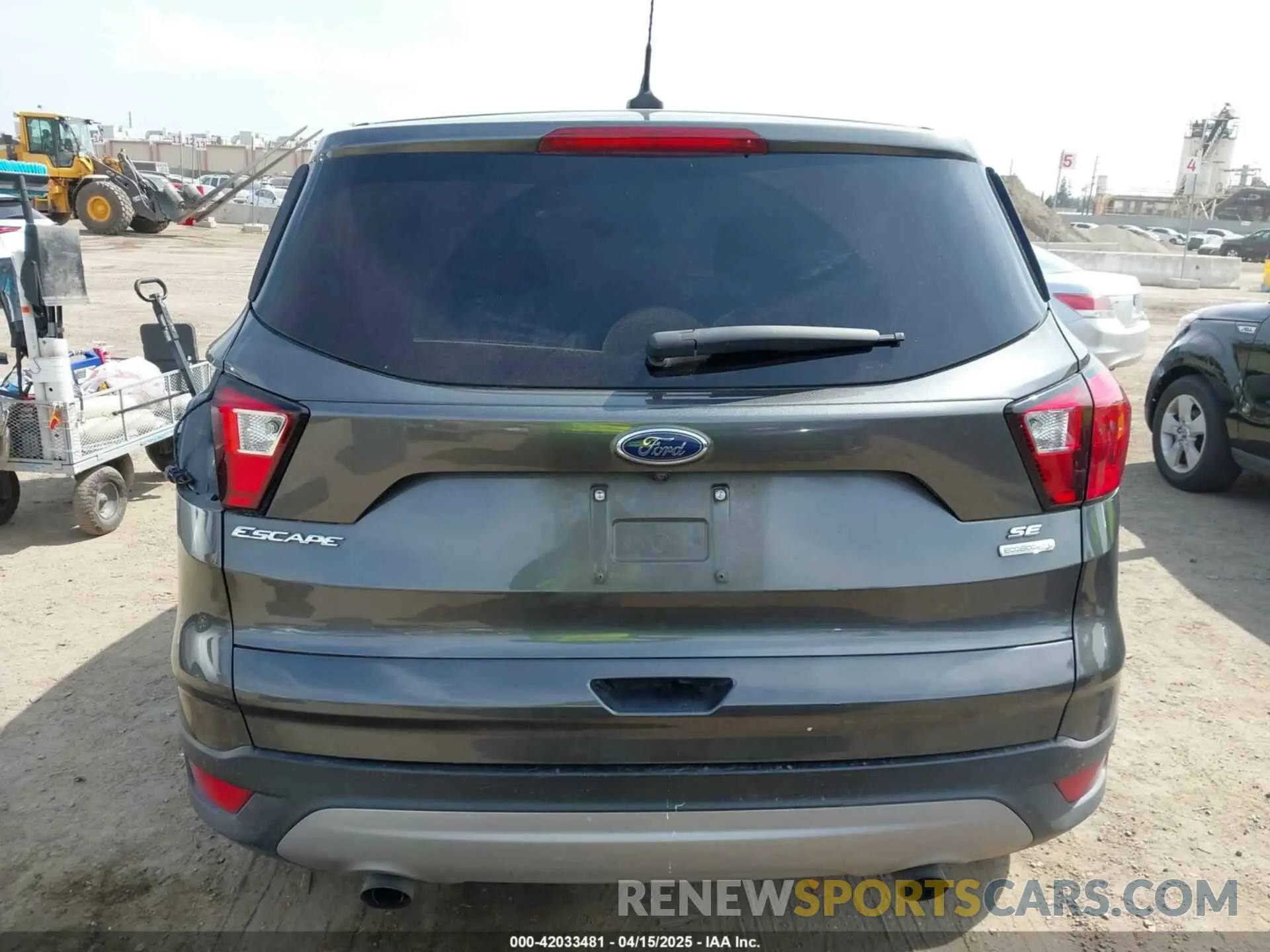 17 Photograph of a damaged car 1FMCU0GD4KUB05626 FORD ESCAPE 2019