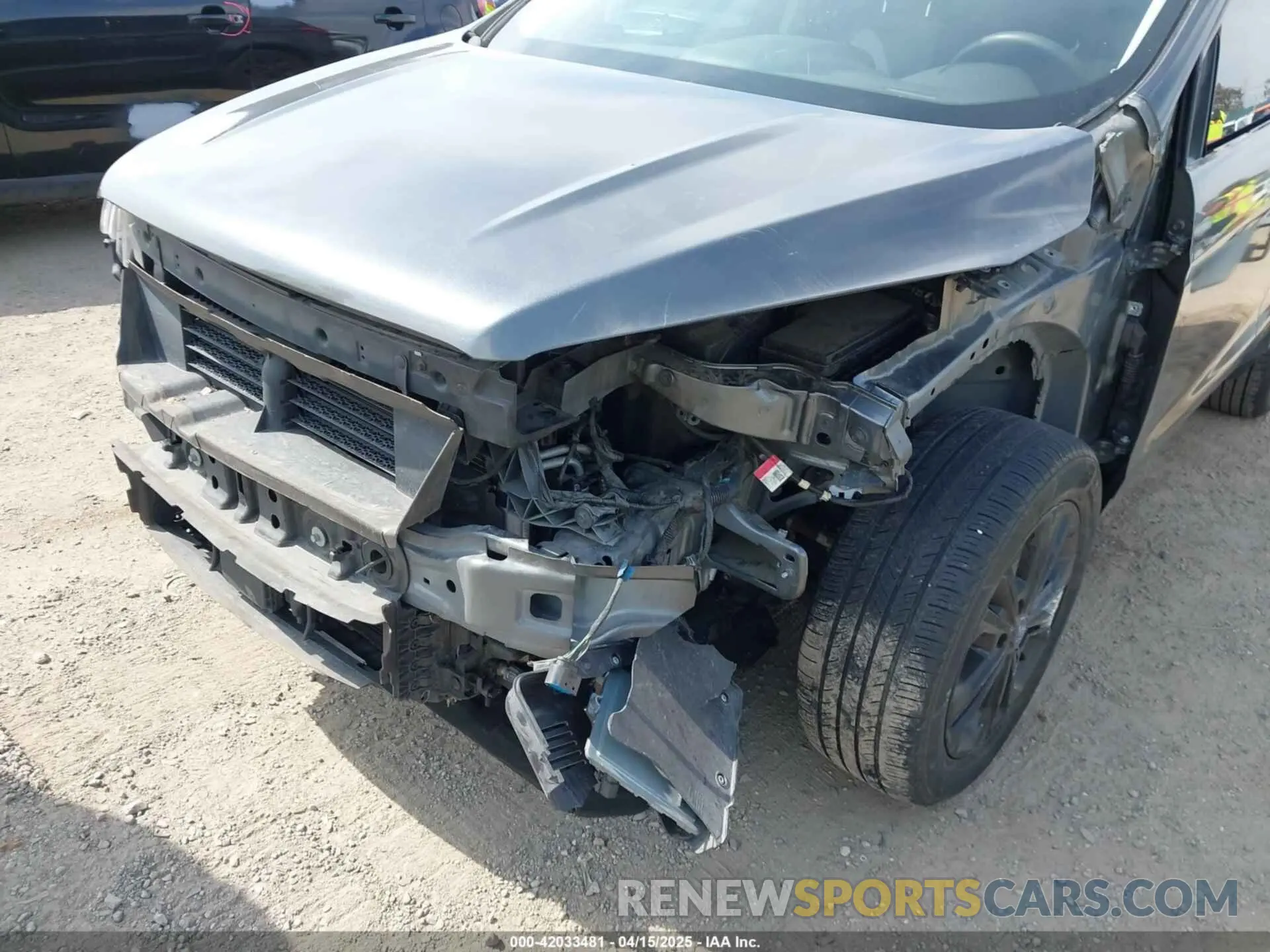 6 Photograph of a damaged car 1FMCU0GD4KUB05626 FORD ESCAPE 2019
