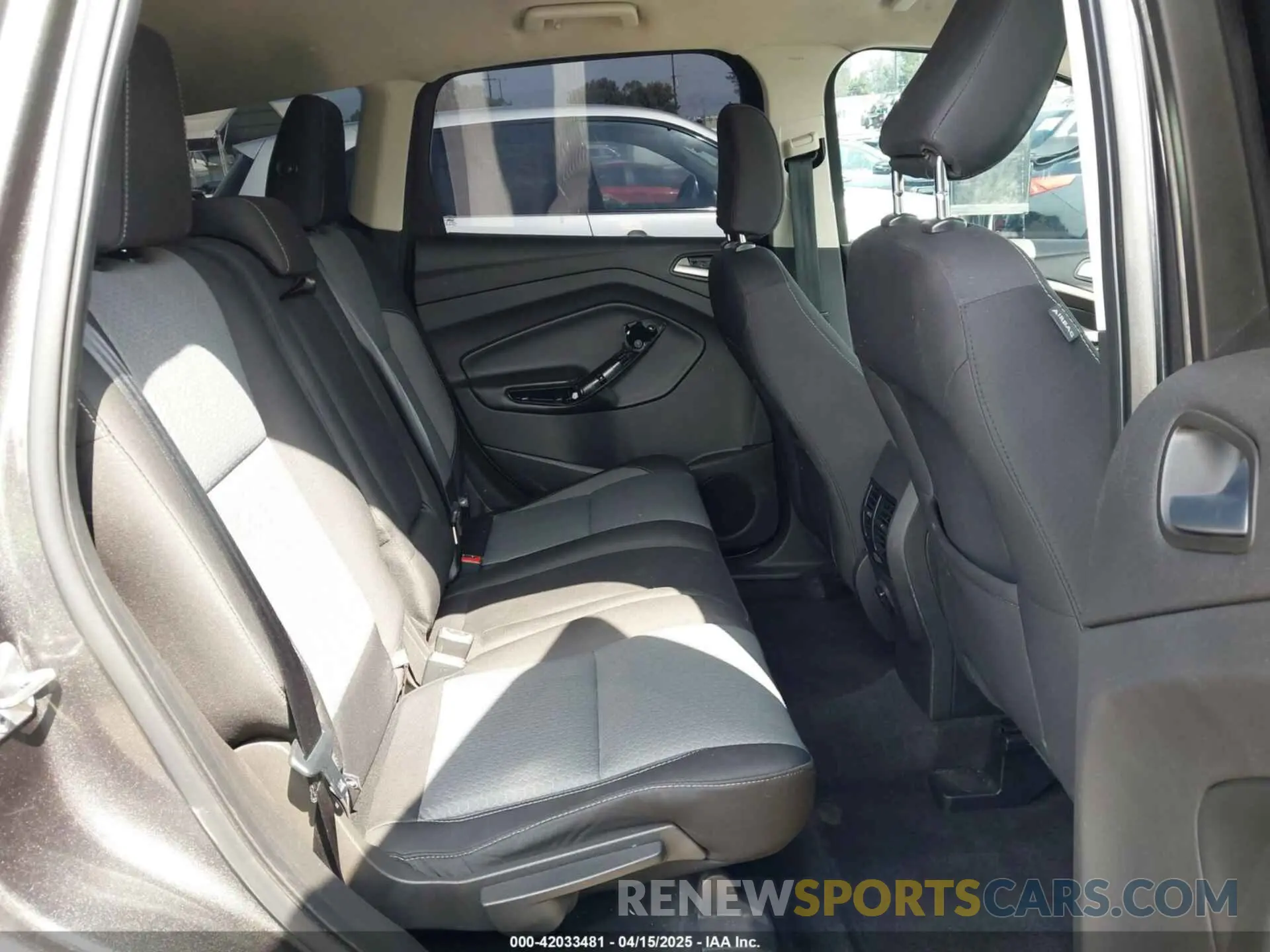 8 Photograph of a damaged car 1FMCU0GD4KUB05626 FORD ESCAPE 2019