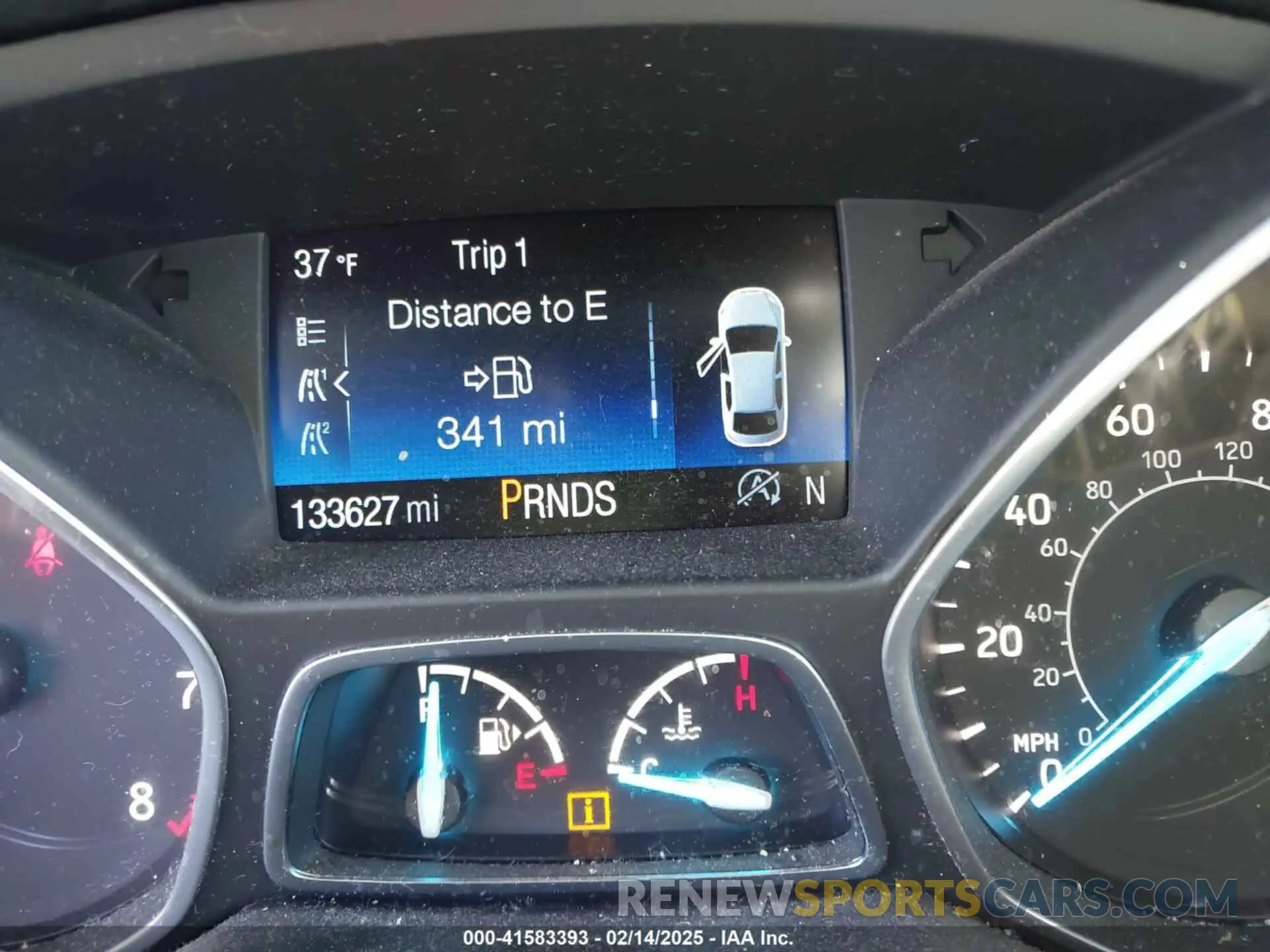 16 Photograph of a damaged car 1FMCU0GD4KUB20403 FORD ESCAPE 2019