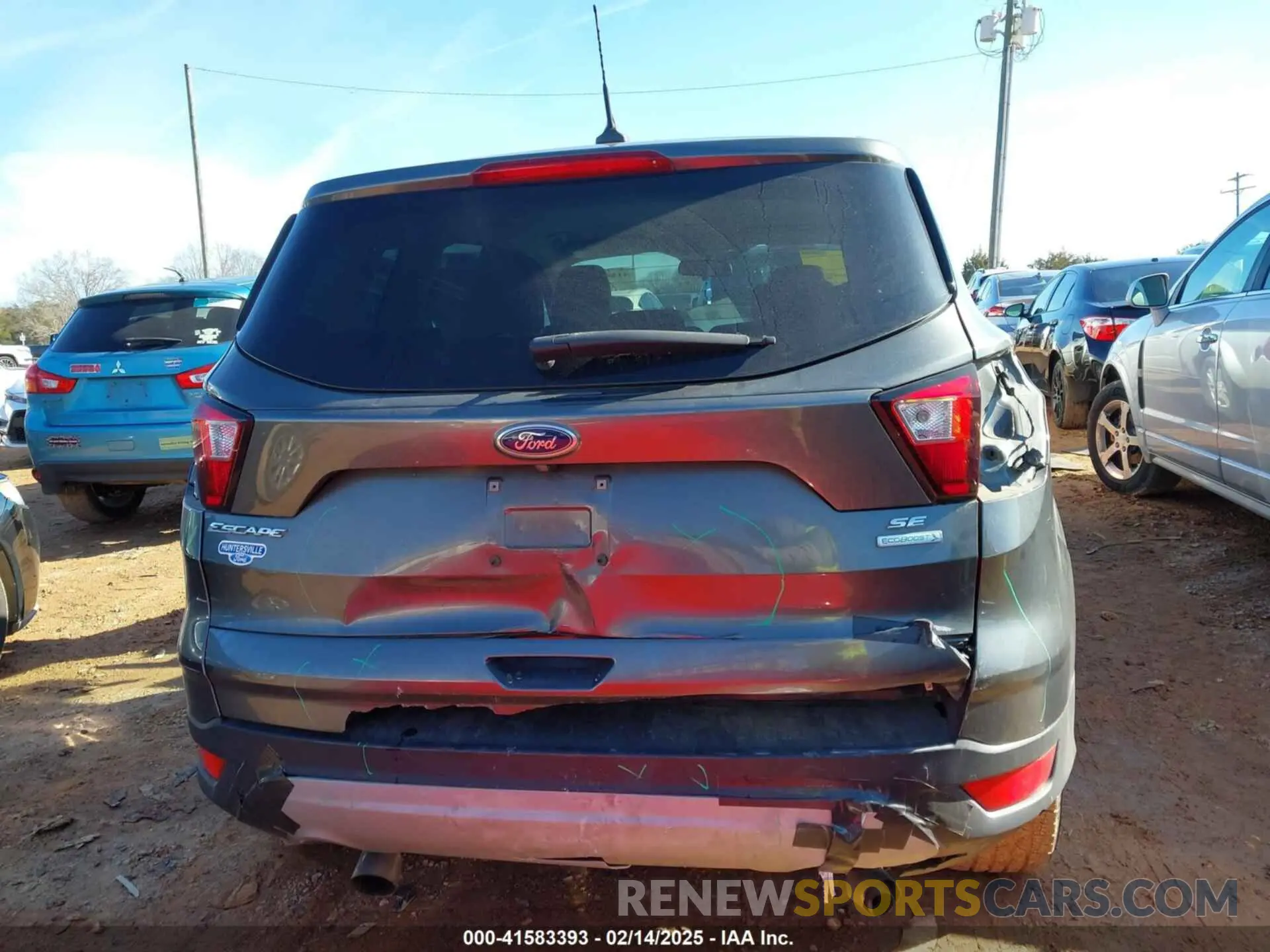 17 Photograph of a damaged car 1FMCU0GD4KUB20403 FORD ESCAPE 2019