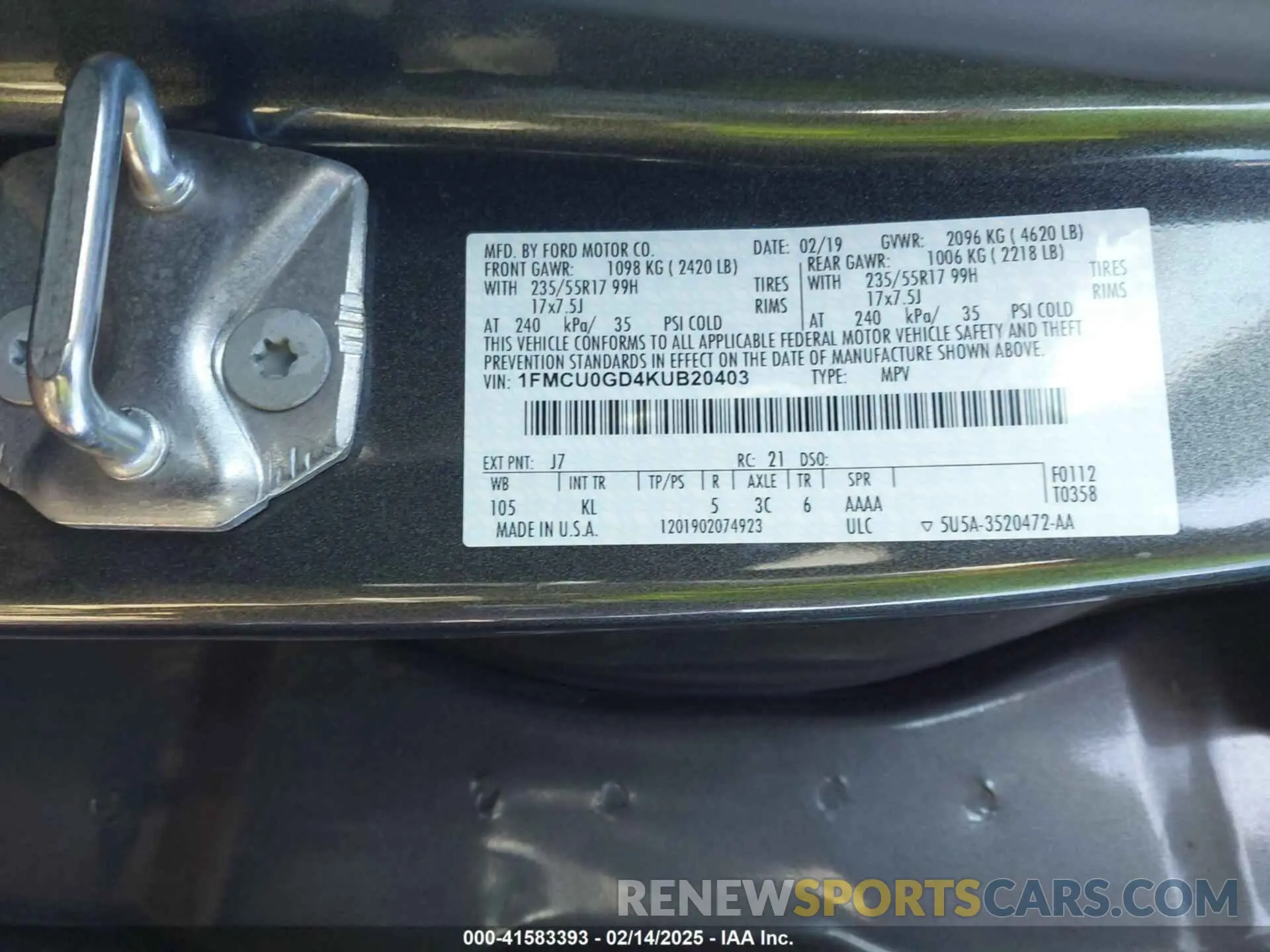 9 Photograph of a damaged car 1FMCU0GD4KUB20403 FORD ESCAPE 2019