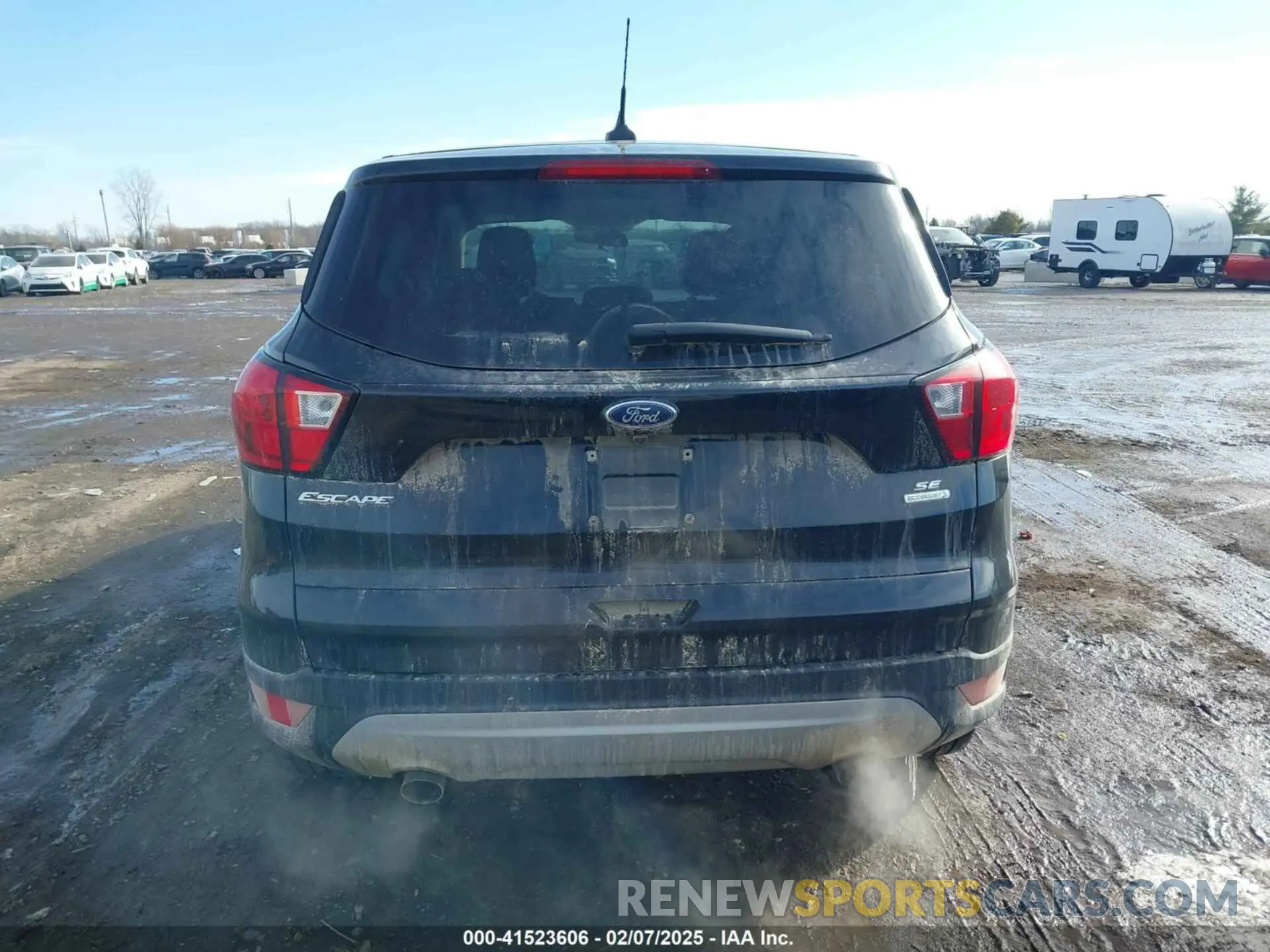 16 Photograph of a damaged car 1FMCU0GD4KUB25455 FORD ESCAPE 2019