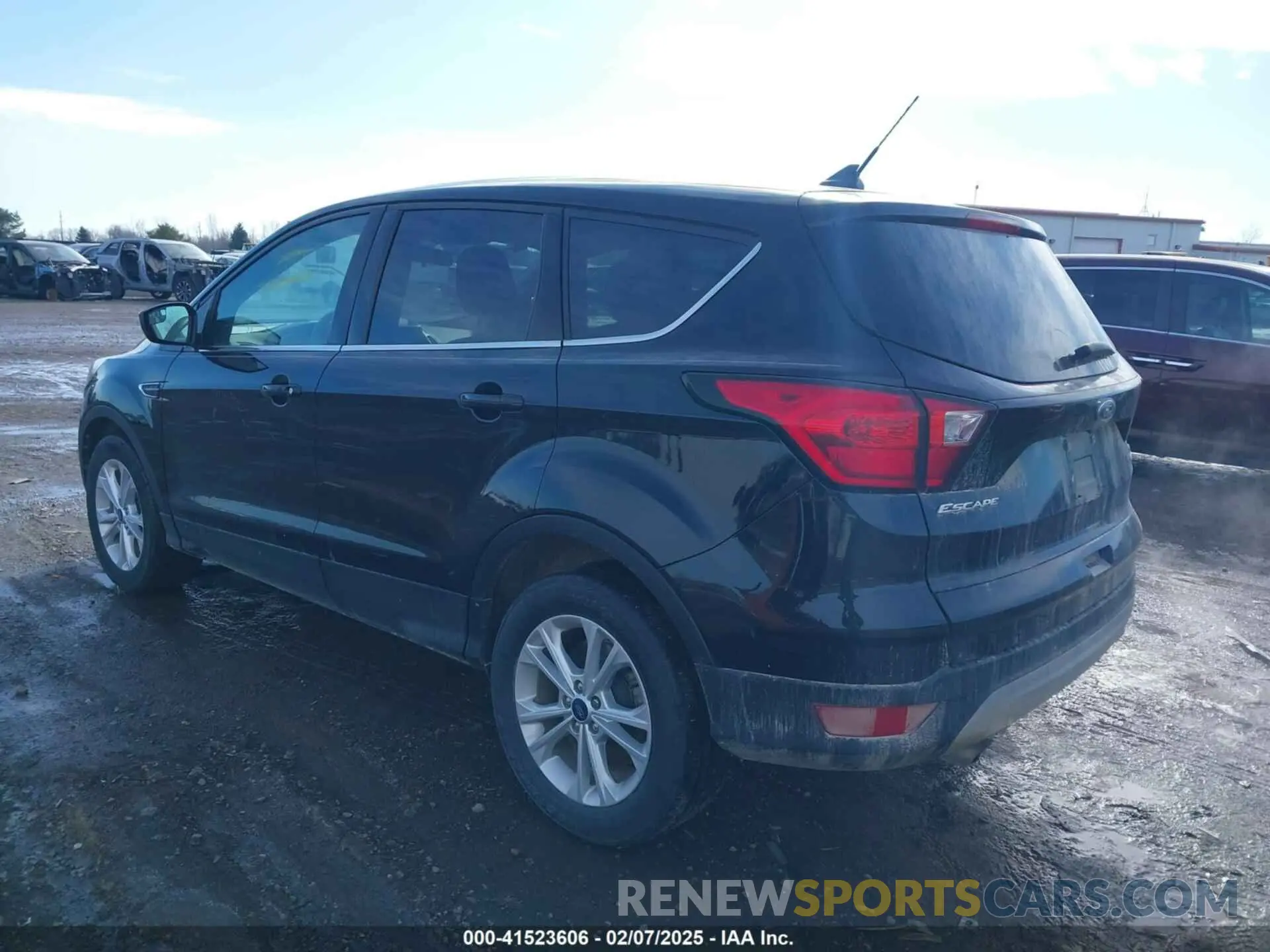 3 Photograph of a damaged car 1FMCU0GD4KUB25455 FORD ESCAPE 2019