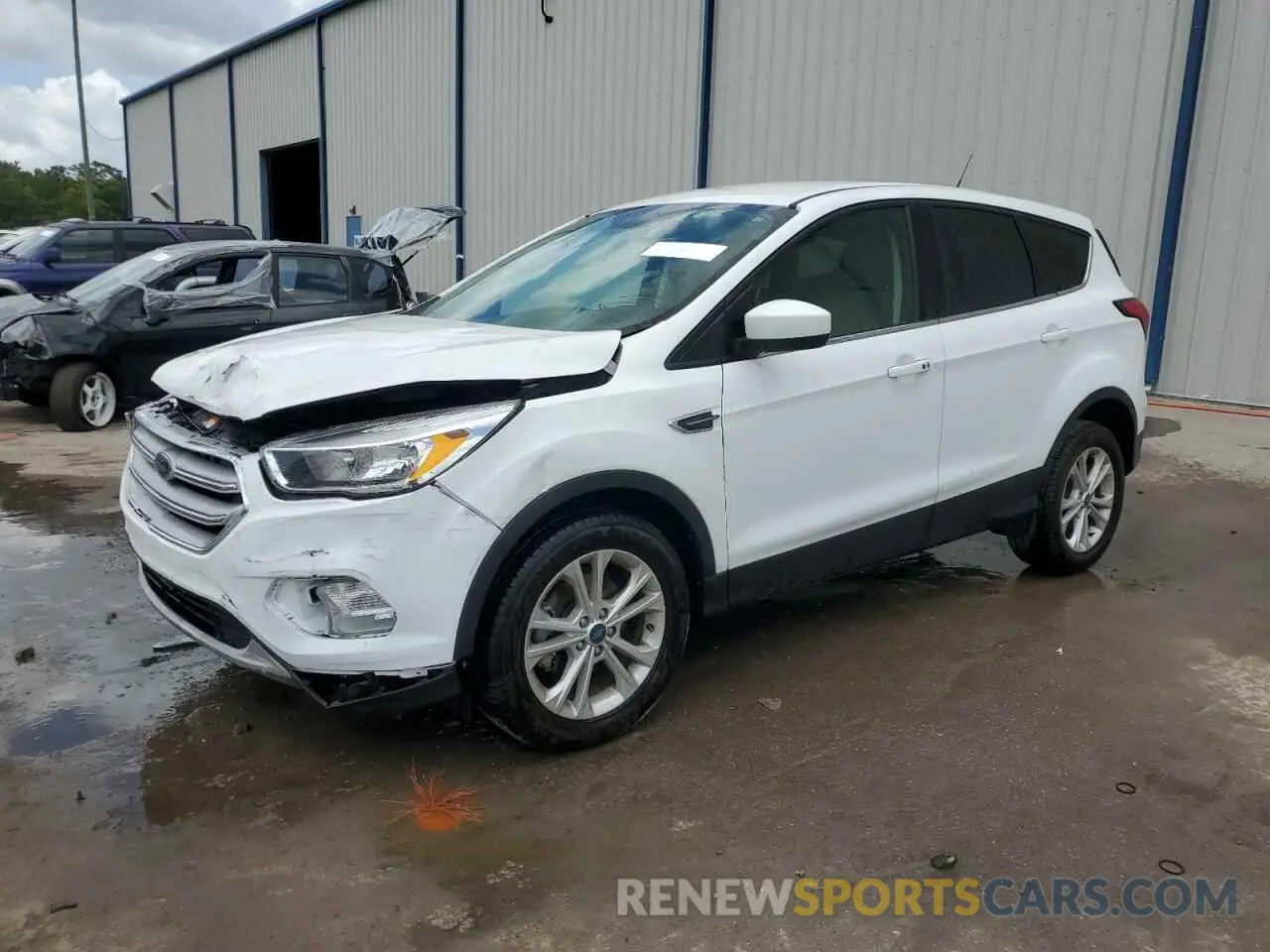 1 Photograph of a damaged car 1FMCU0GD4KUB30333 FORD ESCAPE 2019
