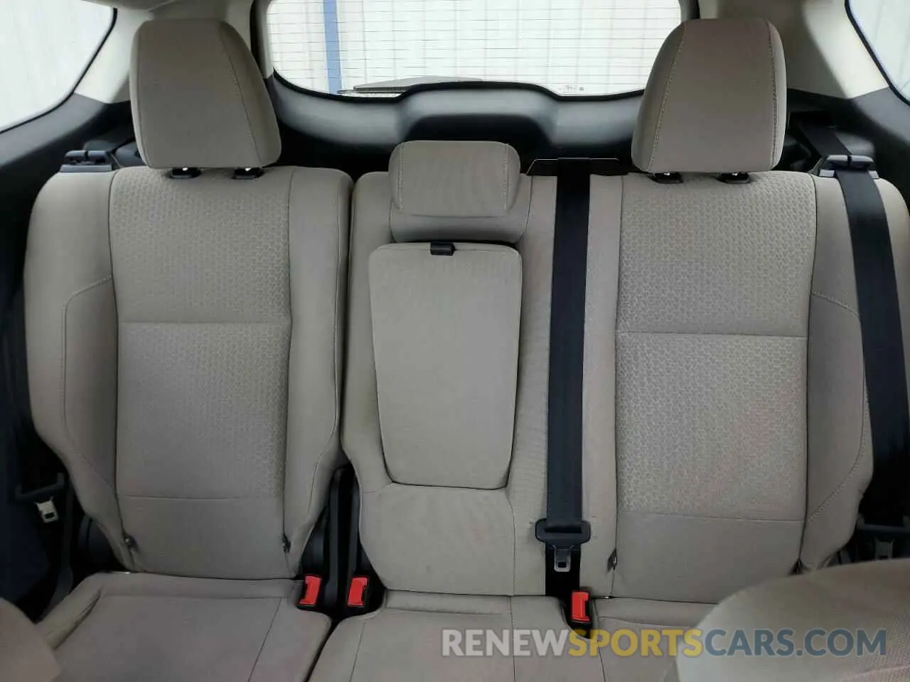 10 Photograph of a damaged car 1FMCU0GD4KUB30333 FORD ESCAPE 2019