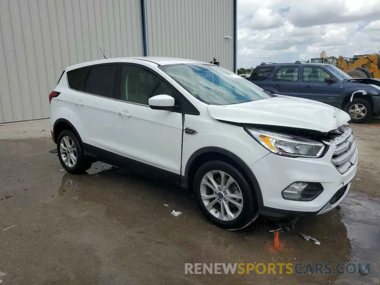 4 Photograph of a damaged car 1FMCU0GD4KUB30333 FORD ESCAPE 2019
