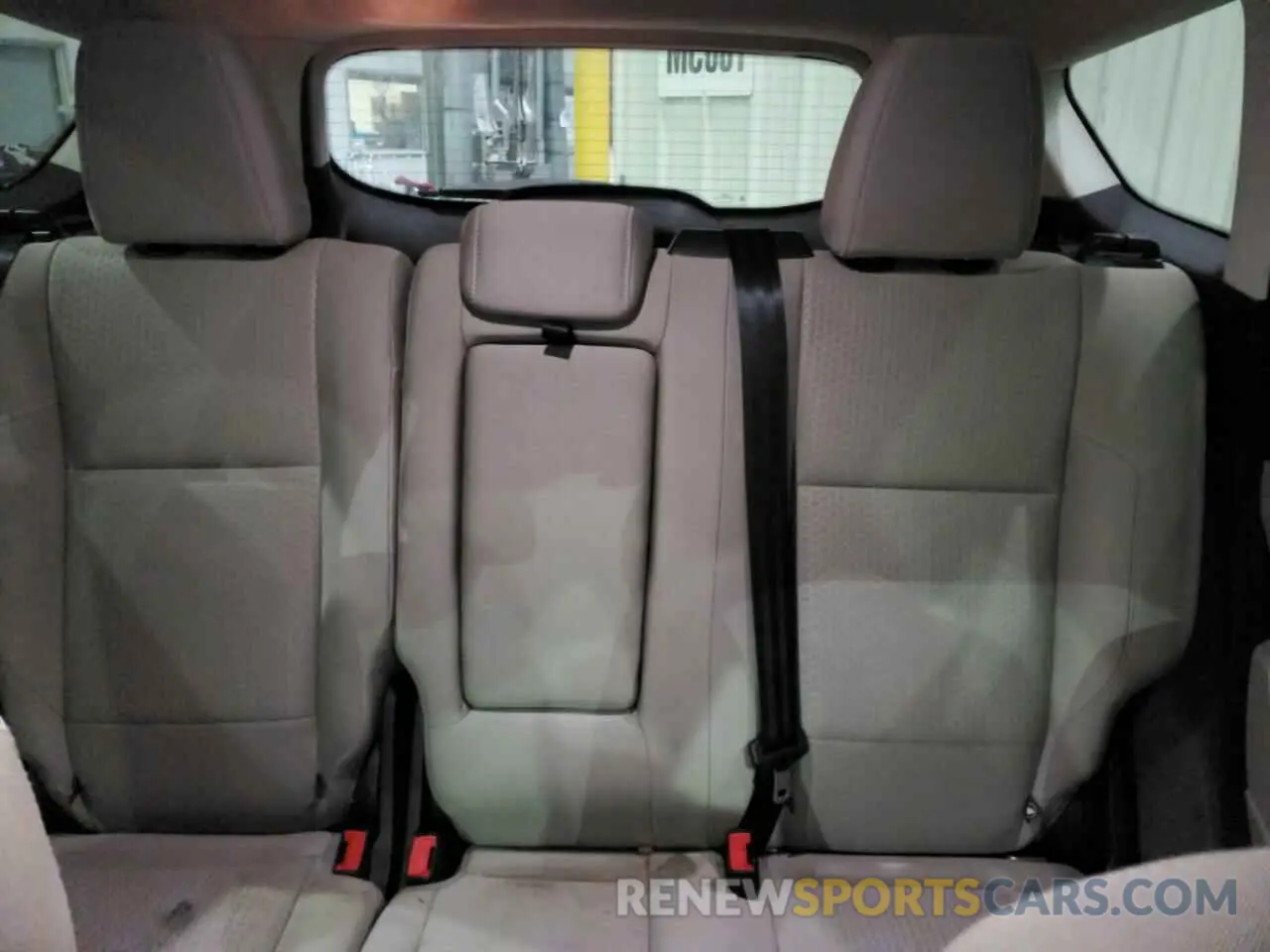 10 Photograph of a damaged car 1FMCU0GD4KUB64935 FORD ESCAPE 2019