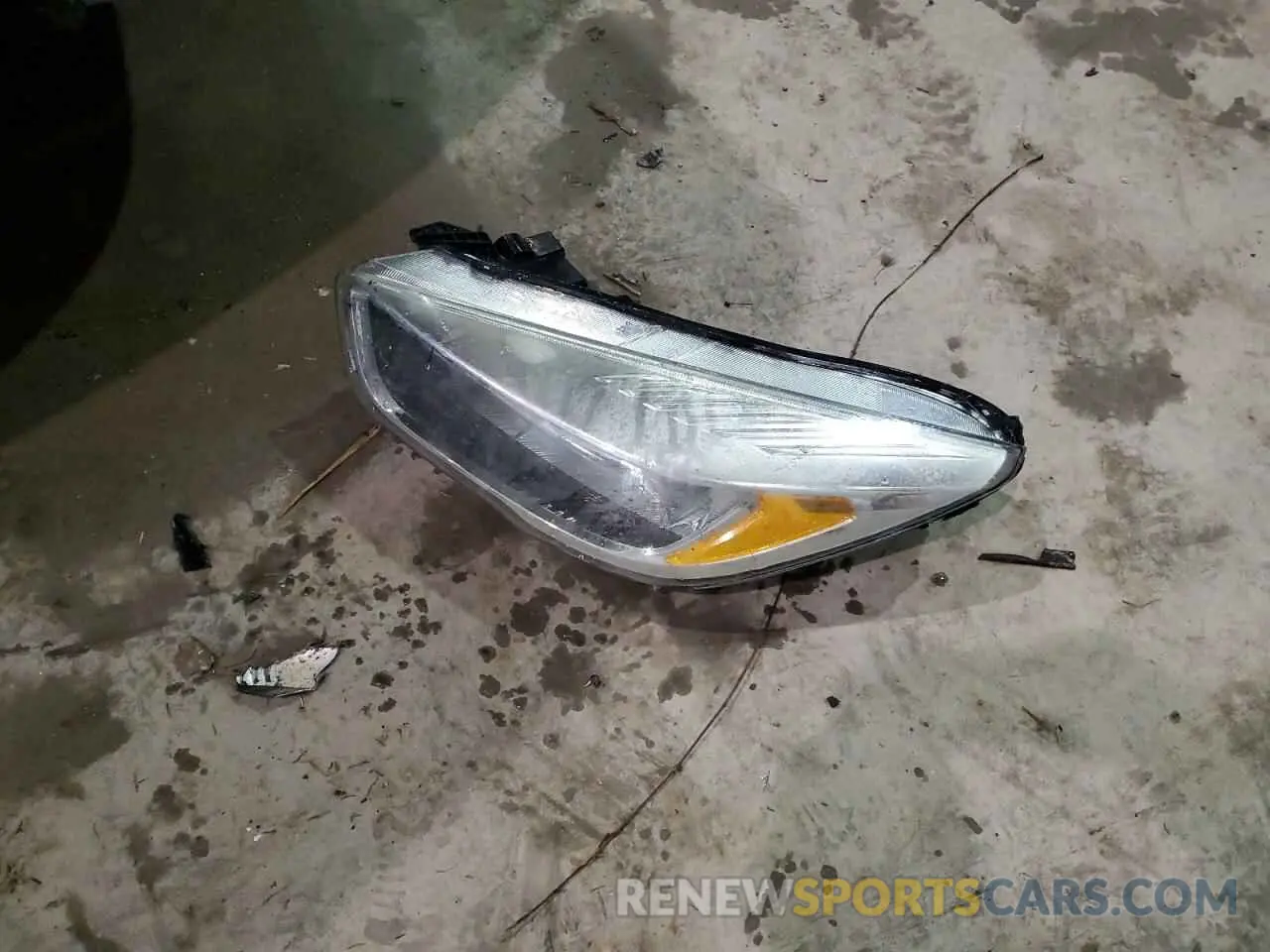 13 Photograph of a damaged car 1FMCU0GD4KUB64935 FORD ESCAPE 2019