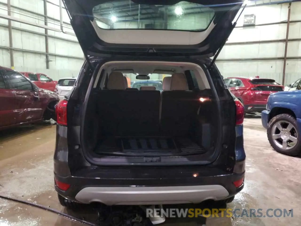 6 Photograph of a damaged car 1FMCU0GD4KUB64935 FORD ESCAPE 2019