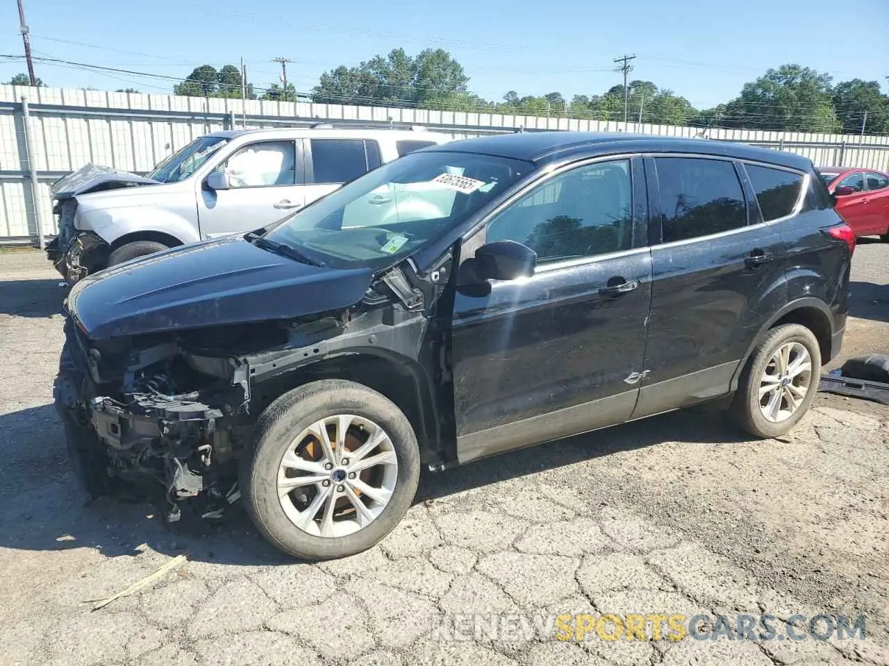 1 Photograph of a damaged car 1FMCU0GD4KUB65082 FORD ESCAPE 2019