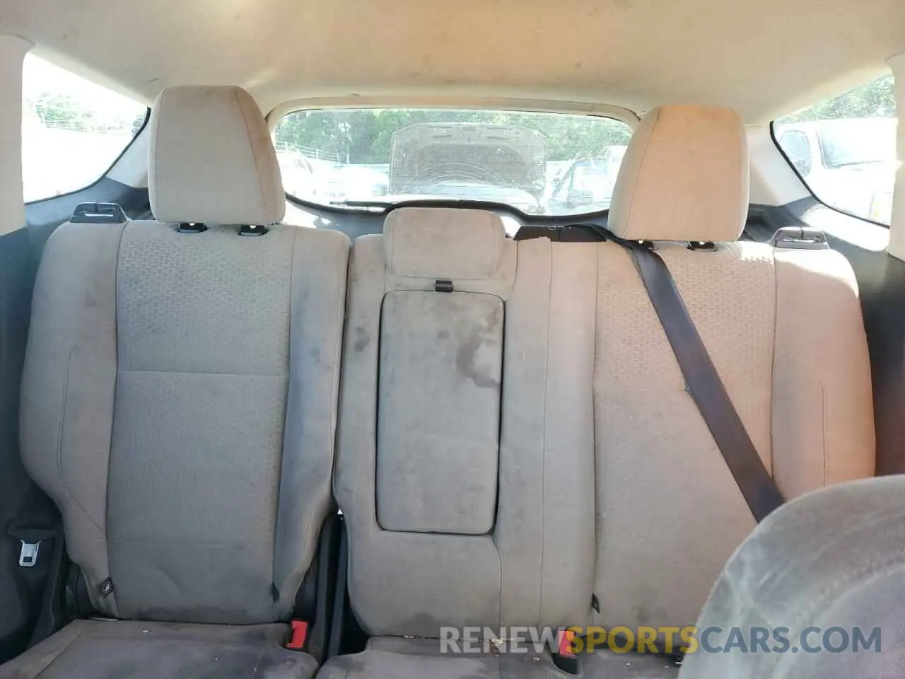 10 Photograph of a damaged car 1FMCU0GD4KUB65082 FORD ESCAPE 2019
