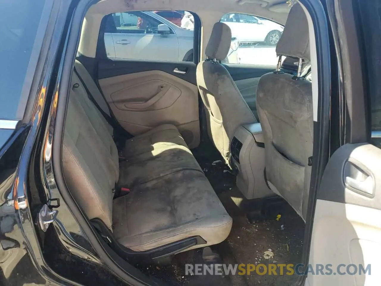 11 Photograph of a damaged car 1FMCU0GD4KUB65082 FORD ESCAPE 2019