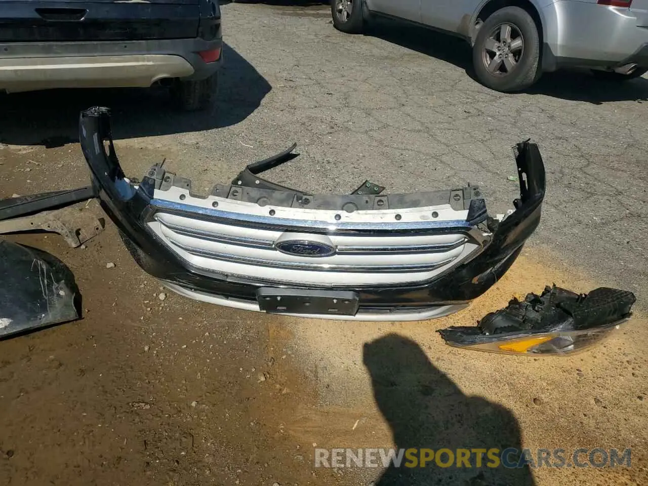 13 Photograph of a damaged car 1FMCU0GD4KUB65082 FORD ESCAPE 2019