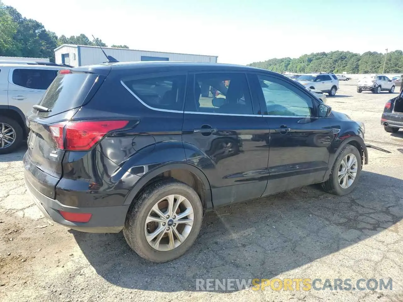 3 Photograph of a damaged car 1FMCU0GD4KUB65082 FORD ESCAPE 2019